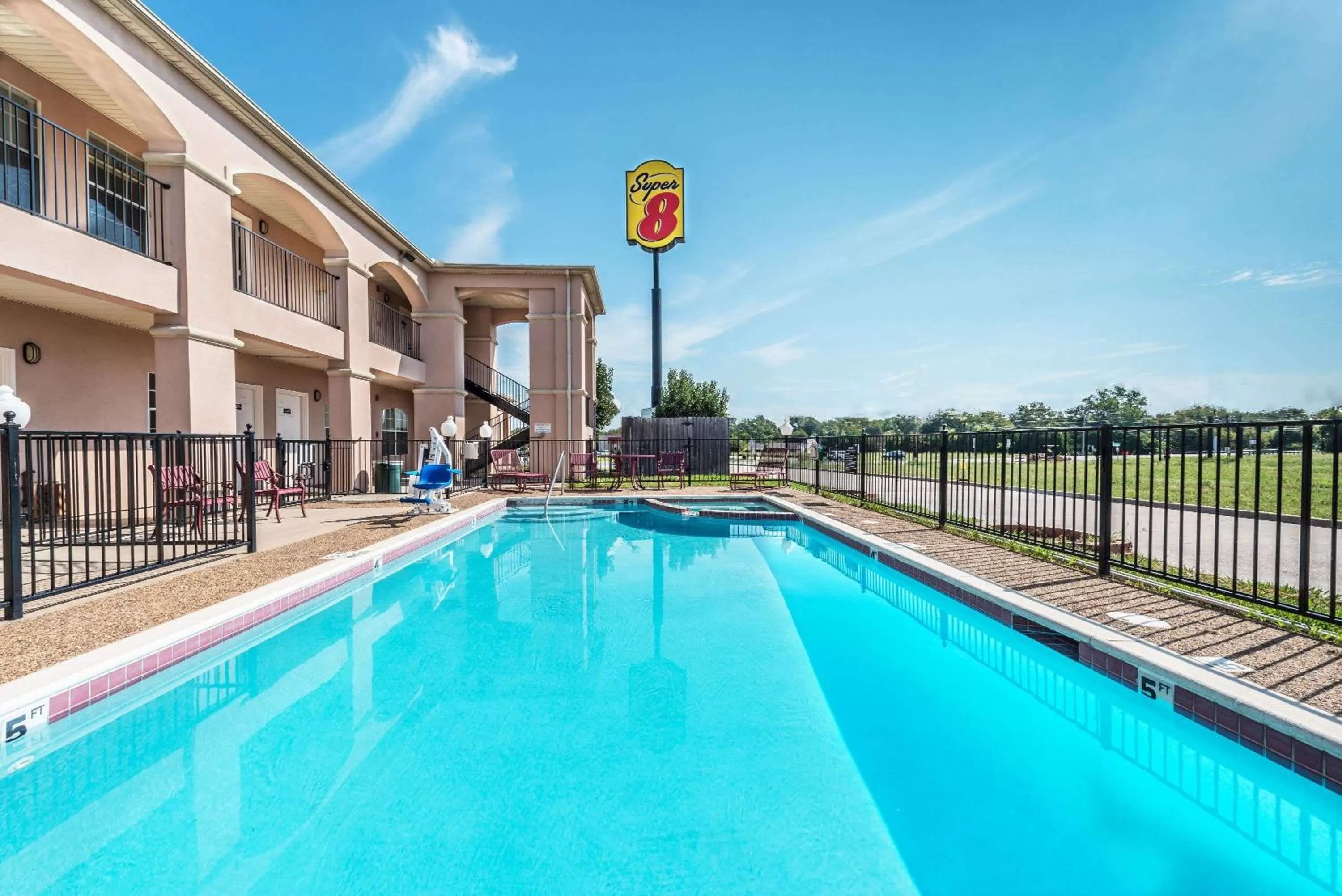 Super 8 by Wyndham Greenville