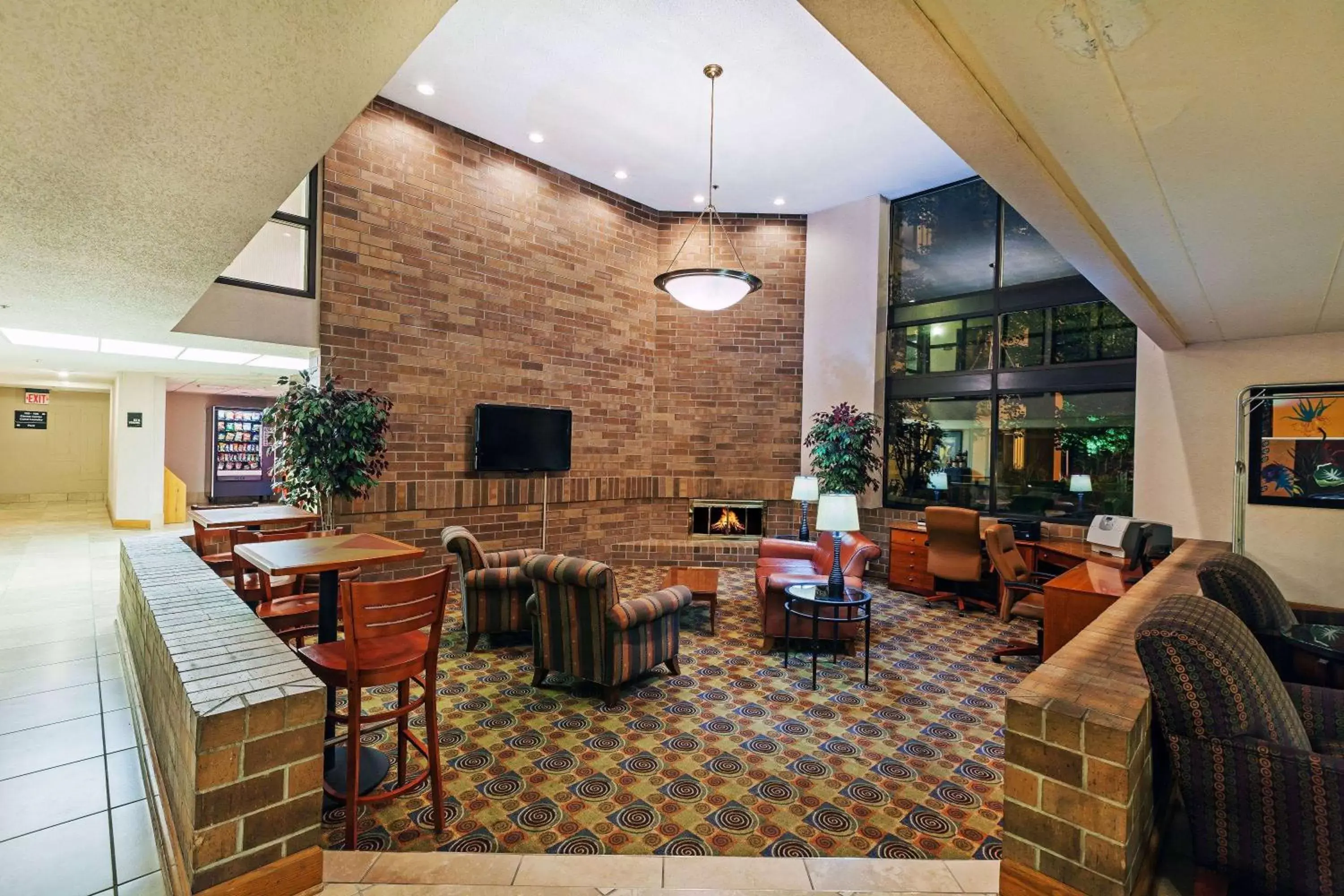 Lobby or reception, Lounge/Bar in AmericInn by Wyndham Omaha