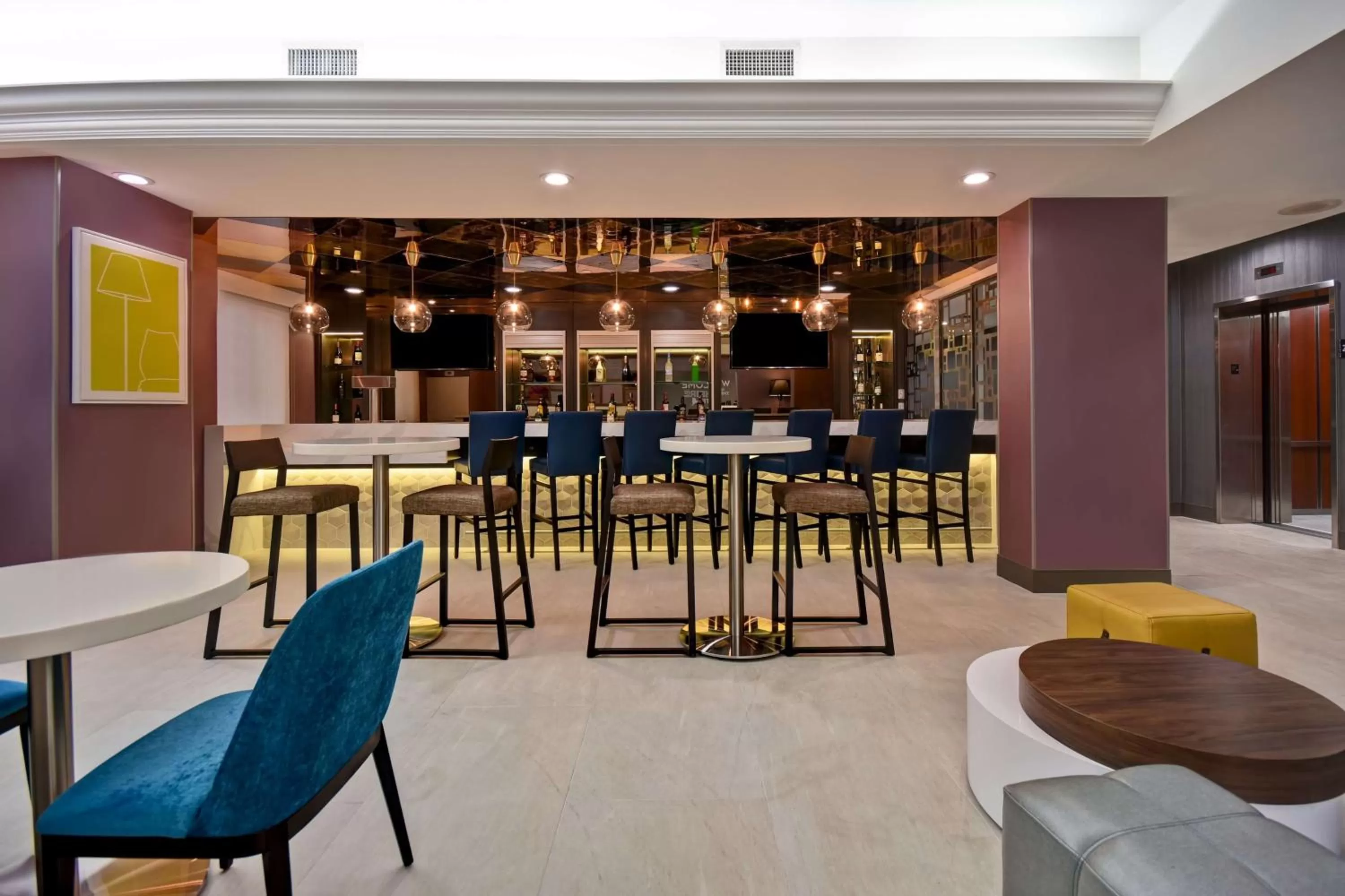 Lobby or reception in Hampton Inn NY-JFK