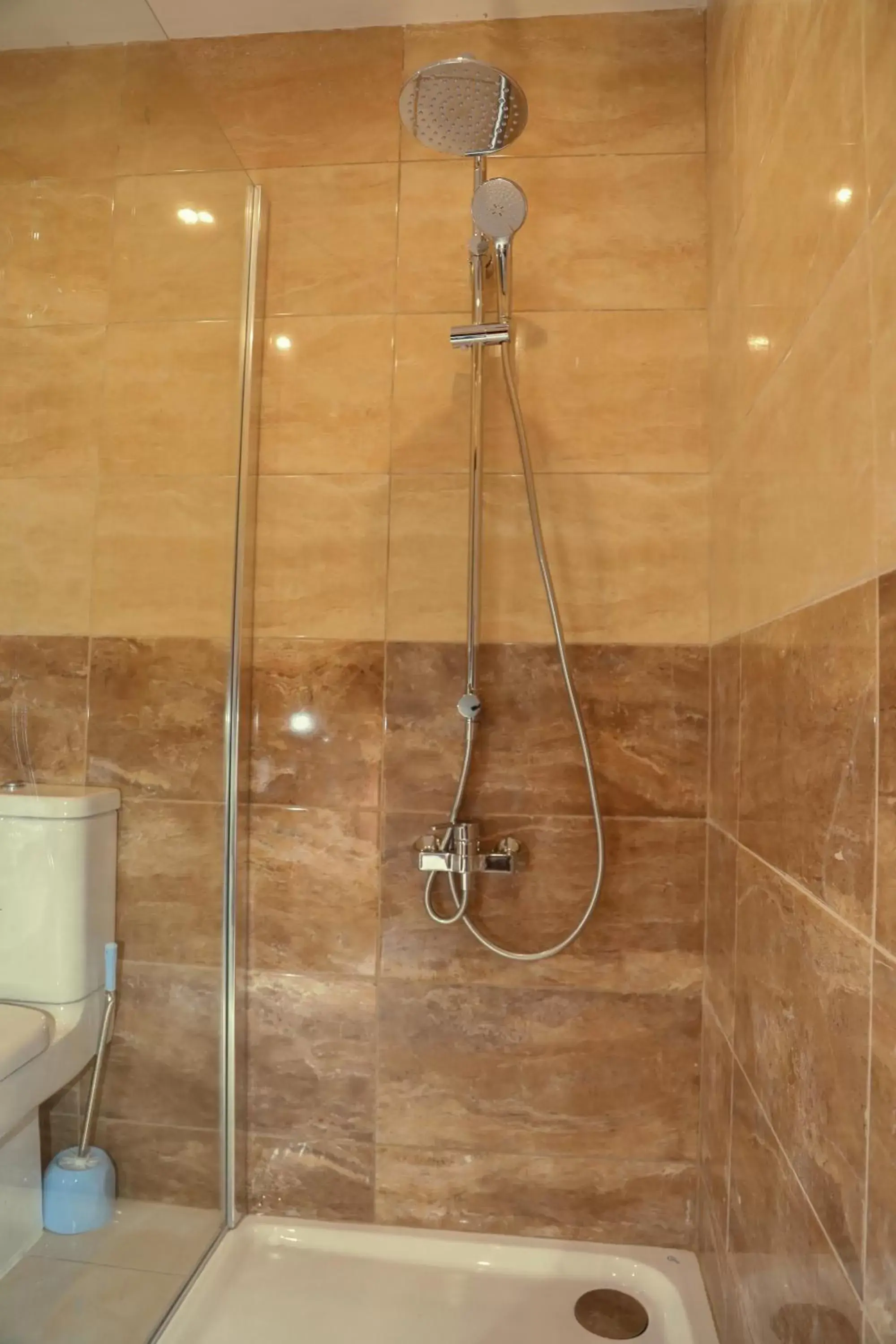 Shower, Bathroom in Riviera Taouyah Hotel