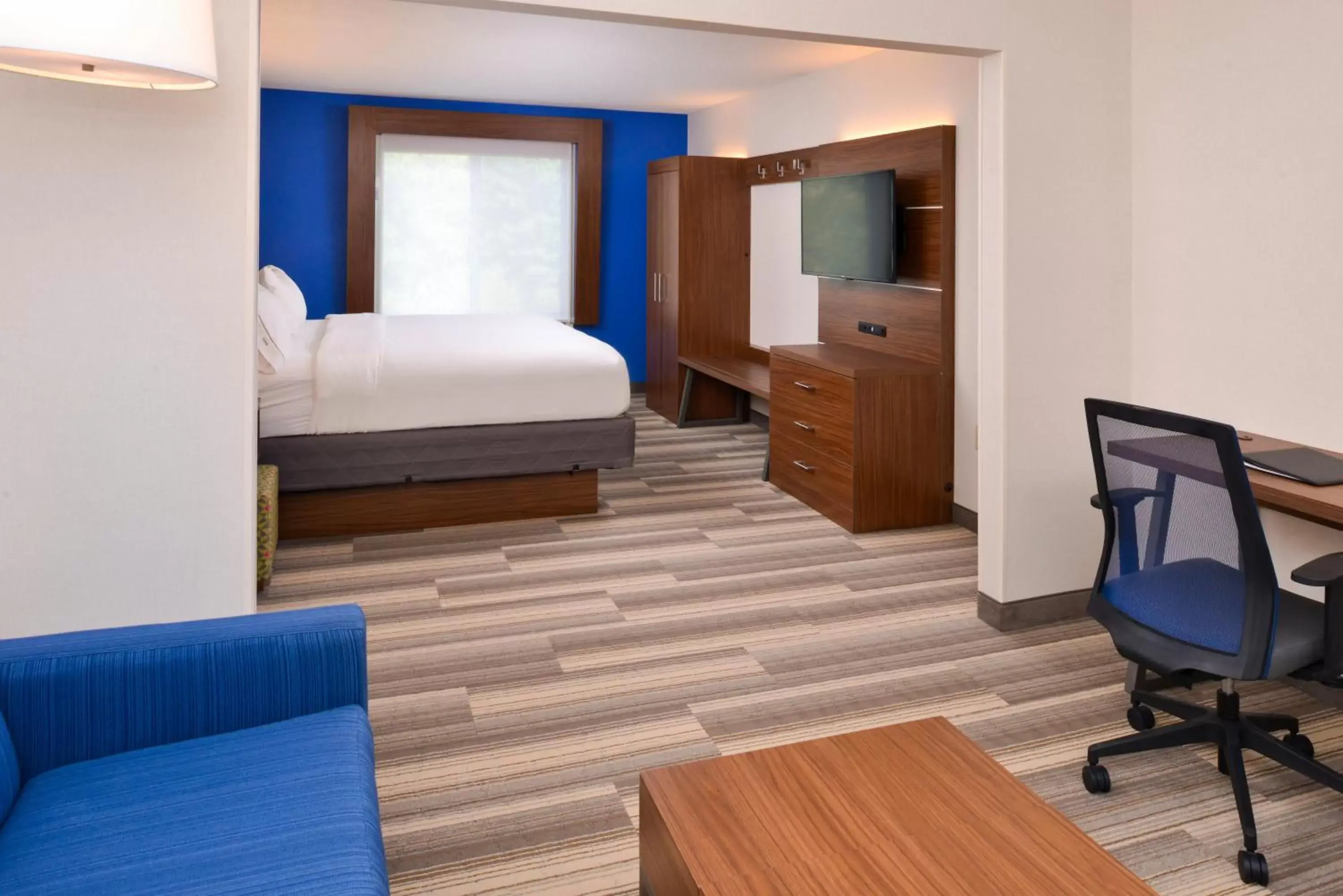 Photo of the whole room, Bed in Holiday Inn Express Hotel & Suites Urbana-Champaign-U of I Area, an IHG Hotel