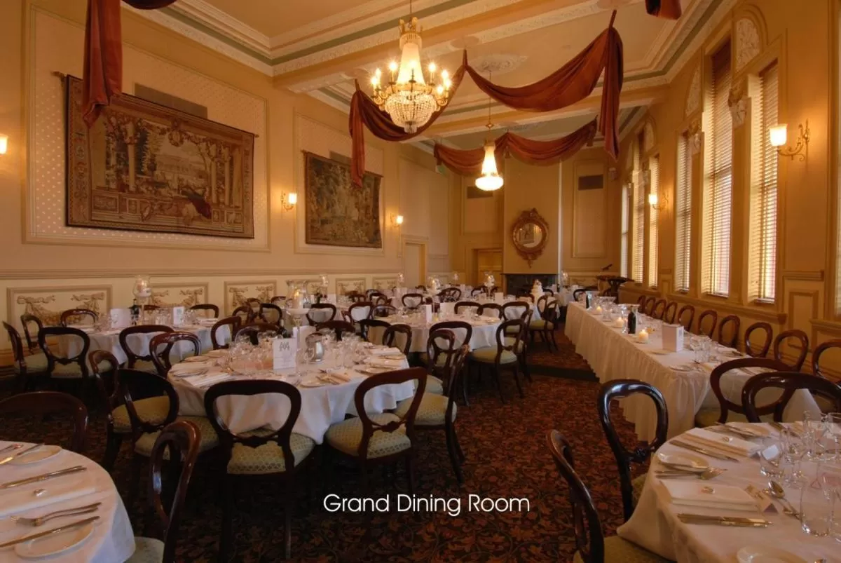 Text overlay in Craig's Royal Hotel