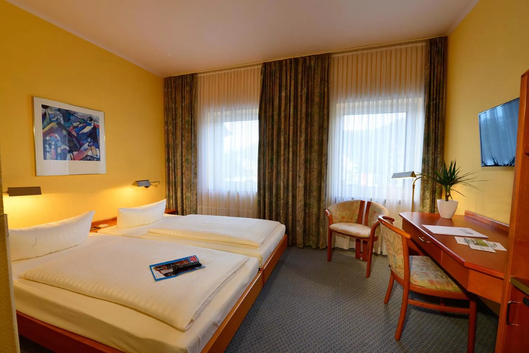 Bed in Rheinhotel Vier Jahreszeiten Bad Breisig