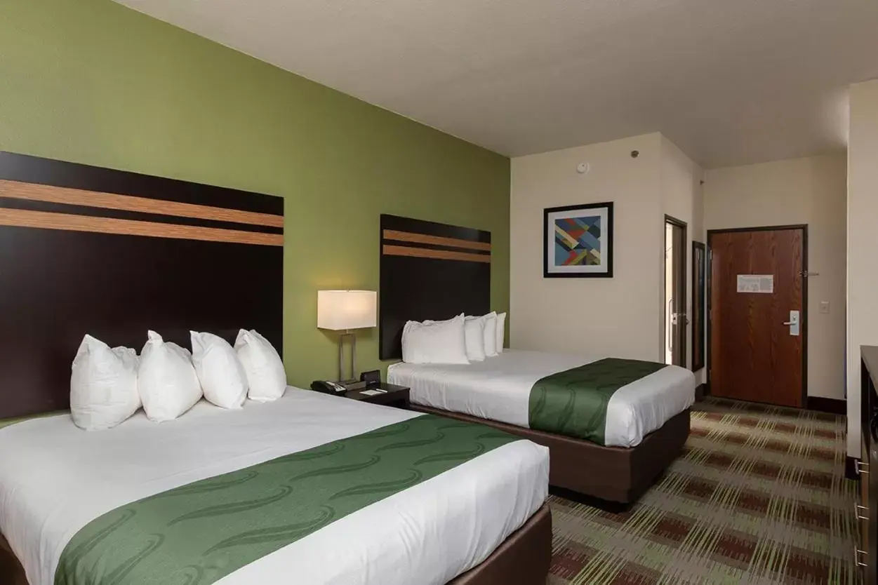 Photo of the whole room, Bed in Quality Inn & Suites