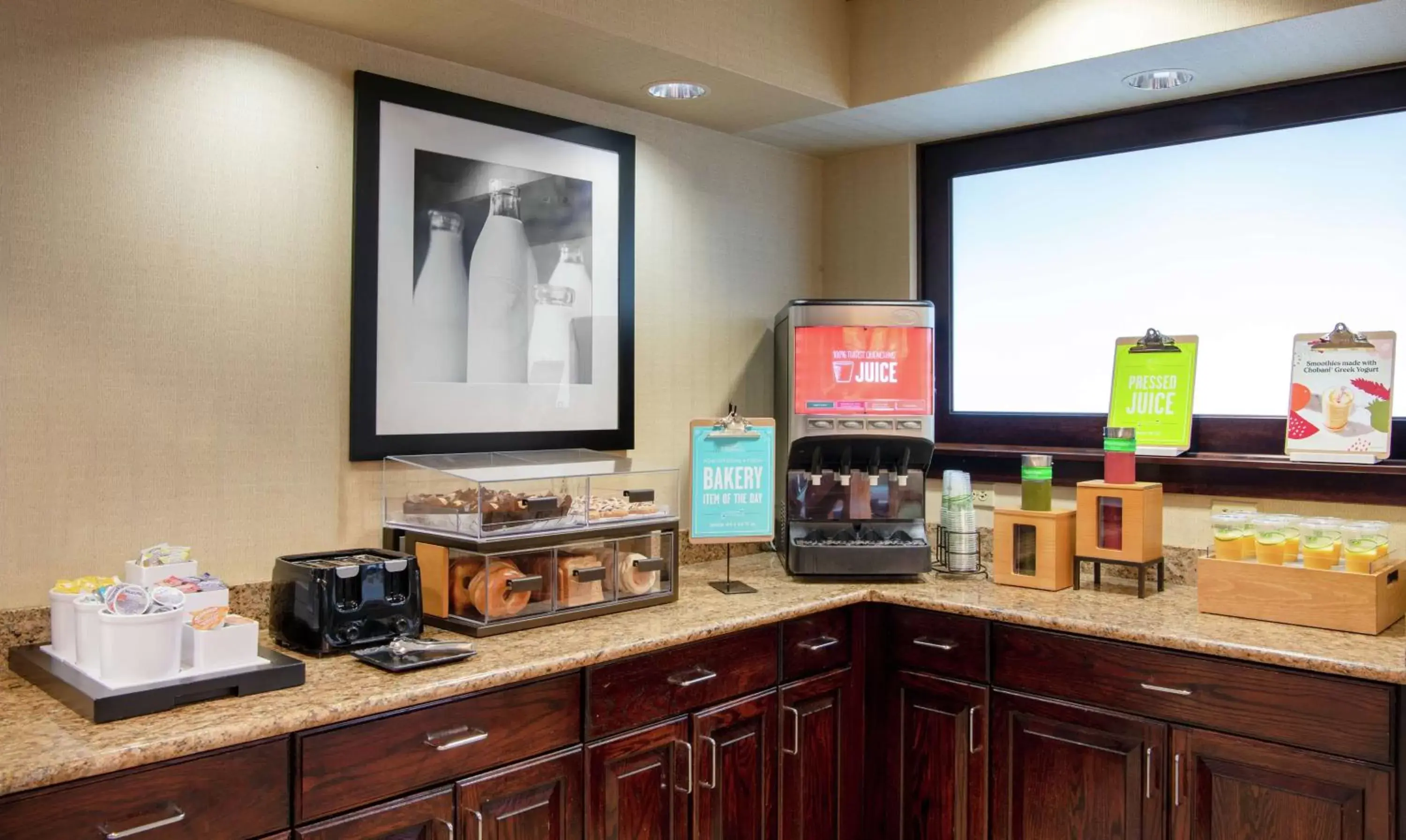 Restaurant/places to eat in Hampton Inn Cleveland-Solon Restaurant/places to eat in Hampton Inn Cleveland-Solon