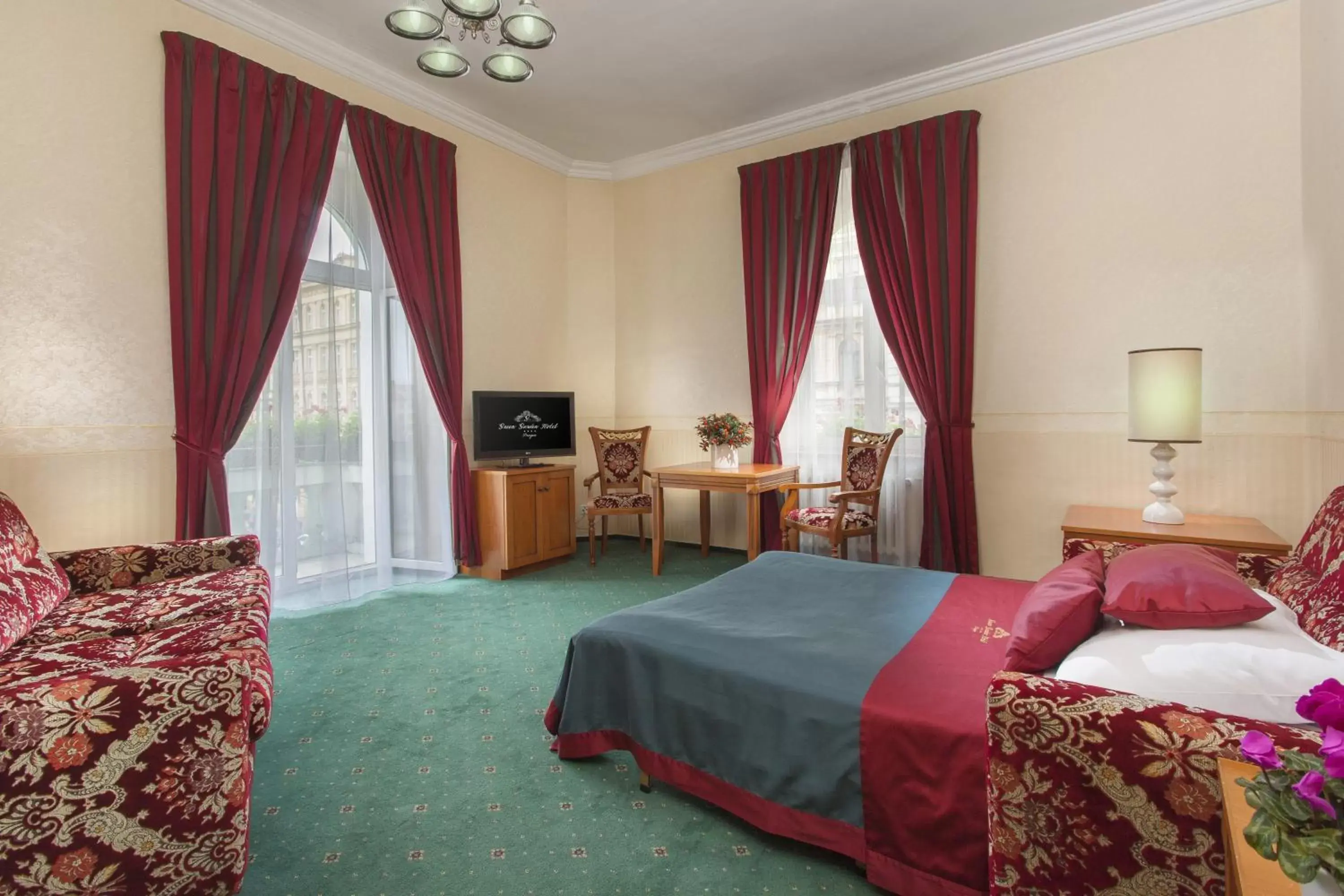 Photo of the whole room, Room Photo in Green Garden Hotel
