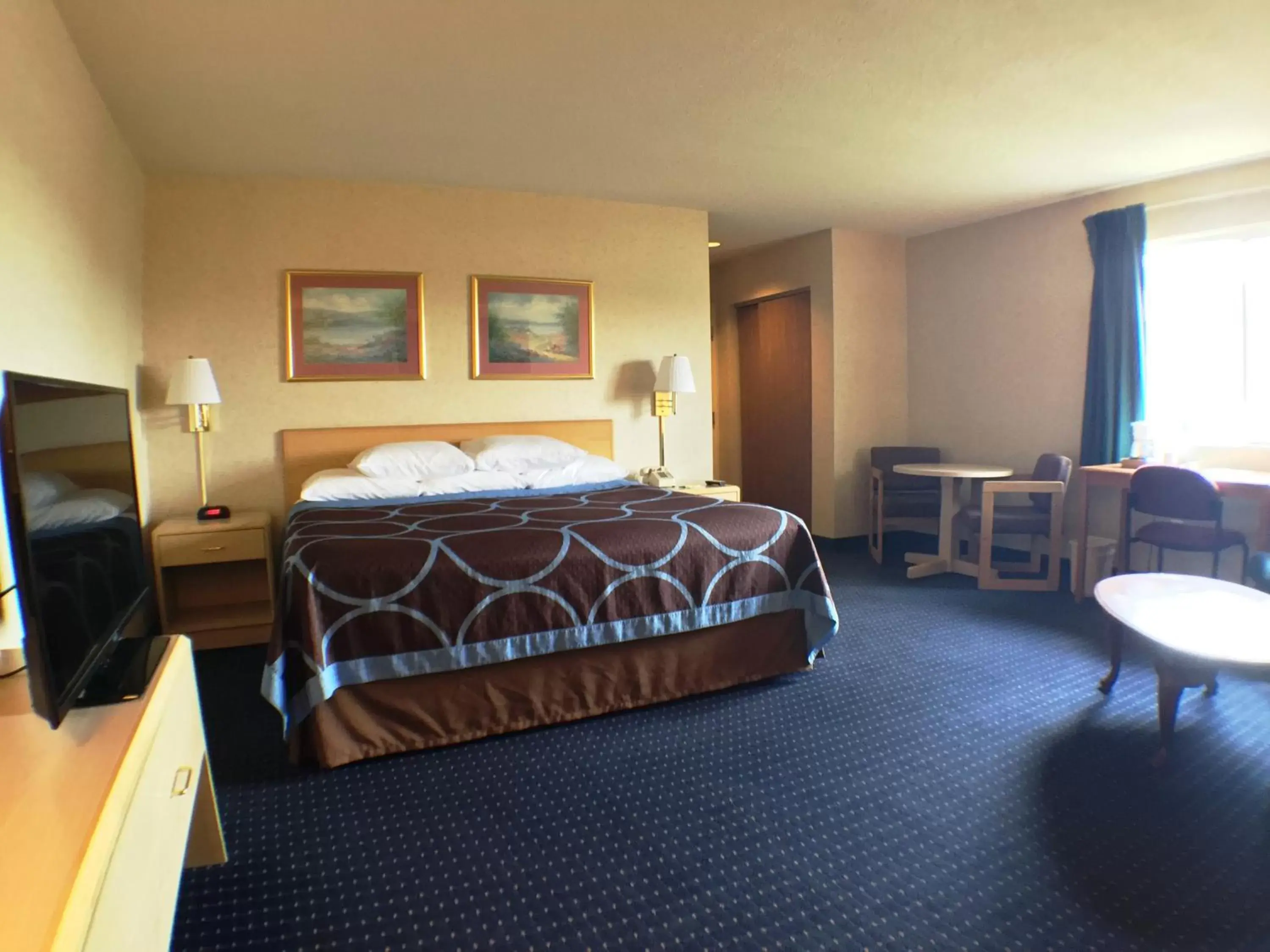Photo of the whole room, Room Photo in Super 8 by Wyndham Canandaigua