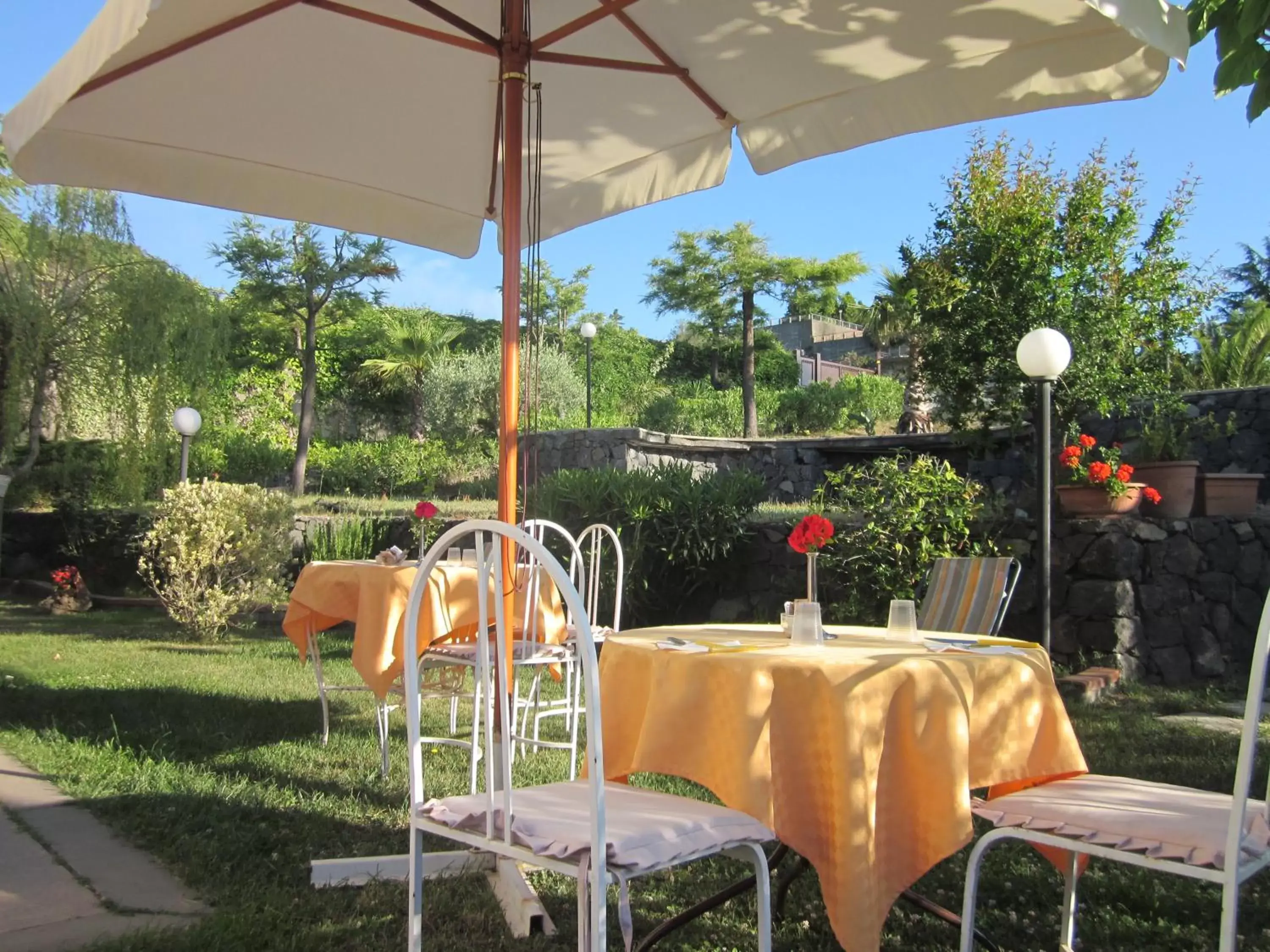 Garden, Restaurant/Places to Eat in B&B BOUTIQUE DI CHARME "ETNA-RELAX-NATURA"