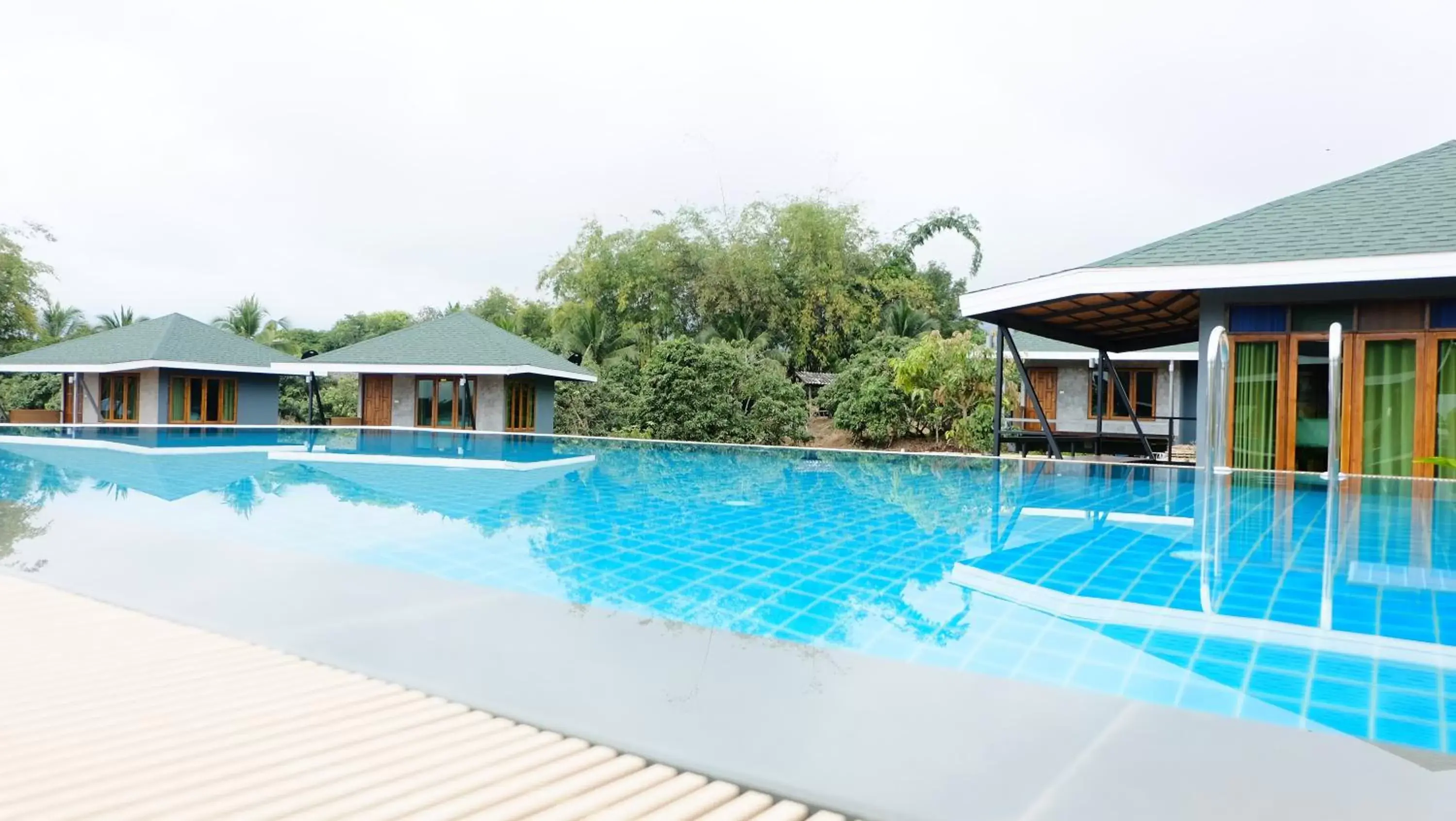 Swimming Pool in Nok Chan Mee Na