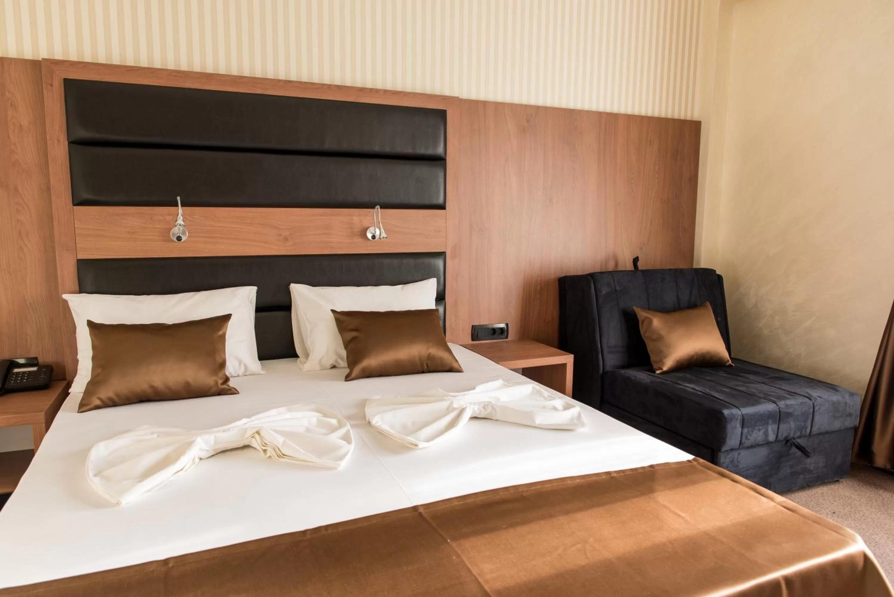 Bedroom, Bed in Hotel Crnogorska Kuća