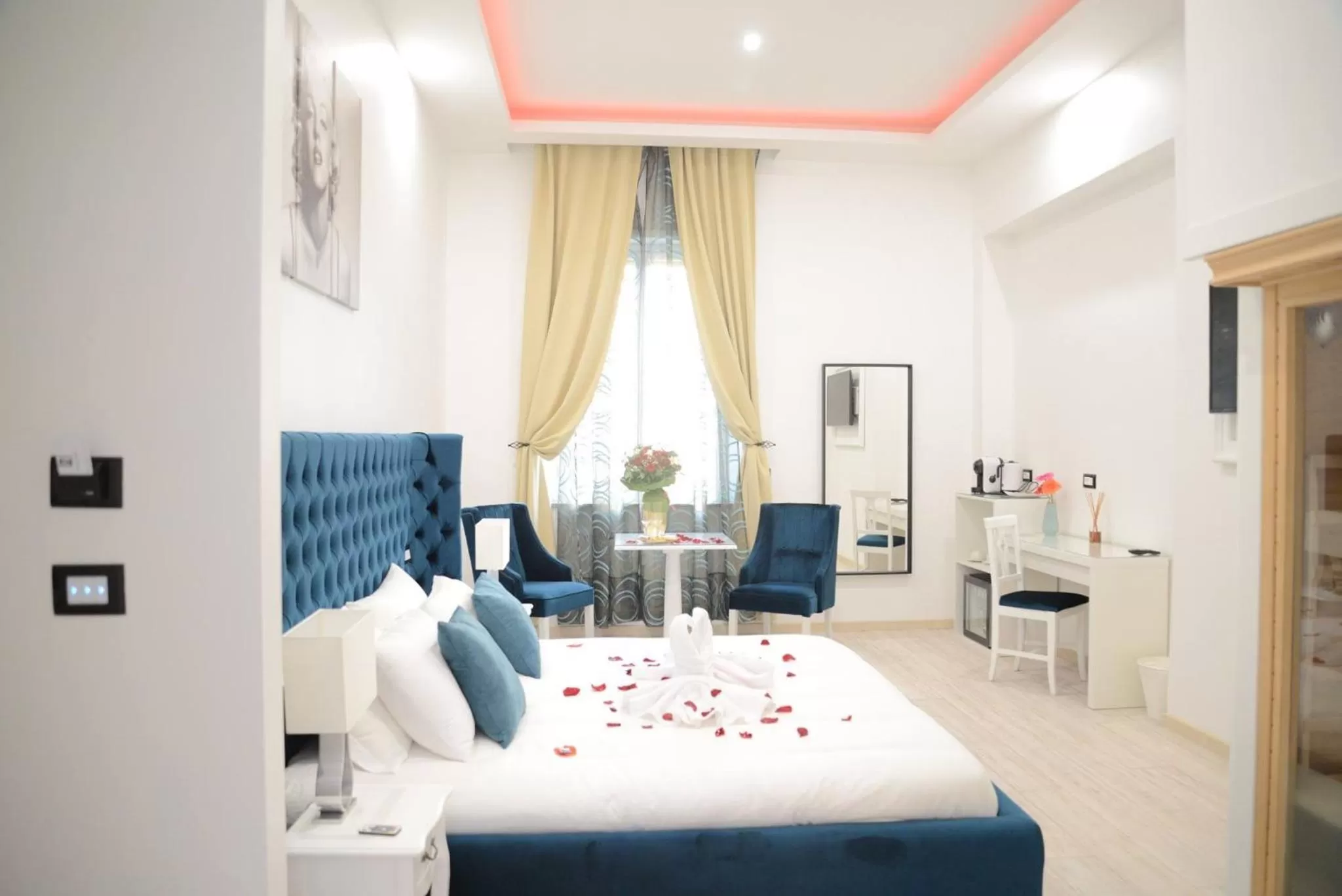 Photo of the whole room, Bed in Escape Luxury Suite - CA Domus Collection