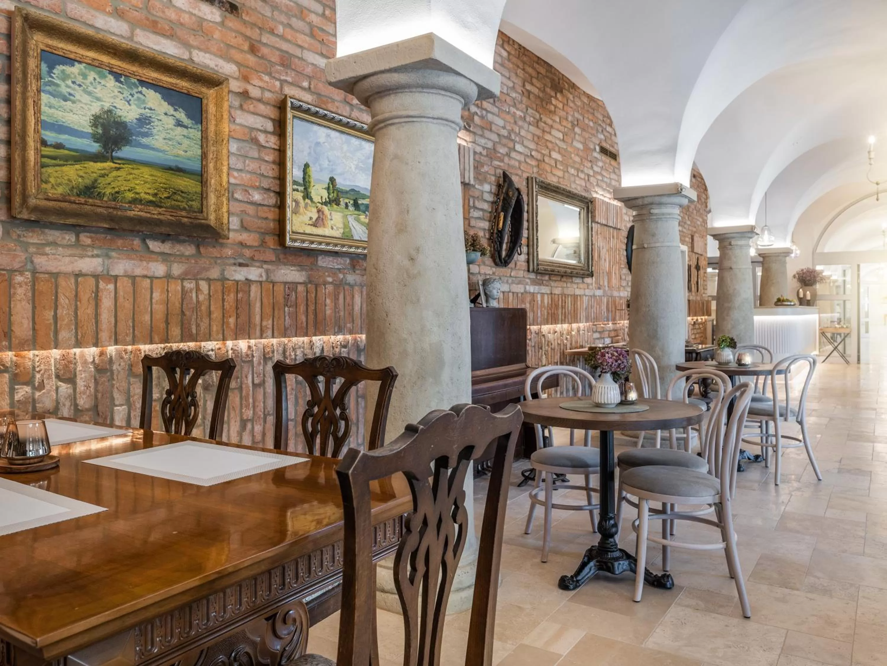 Restaurant/places to eat in Arkady Hof Hotel