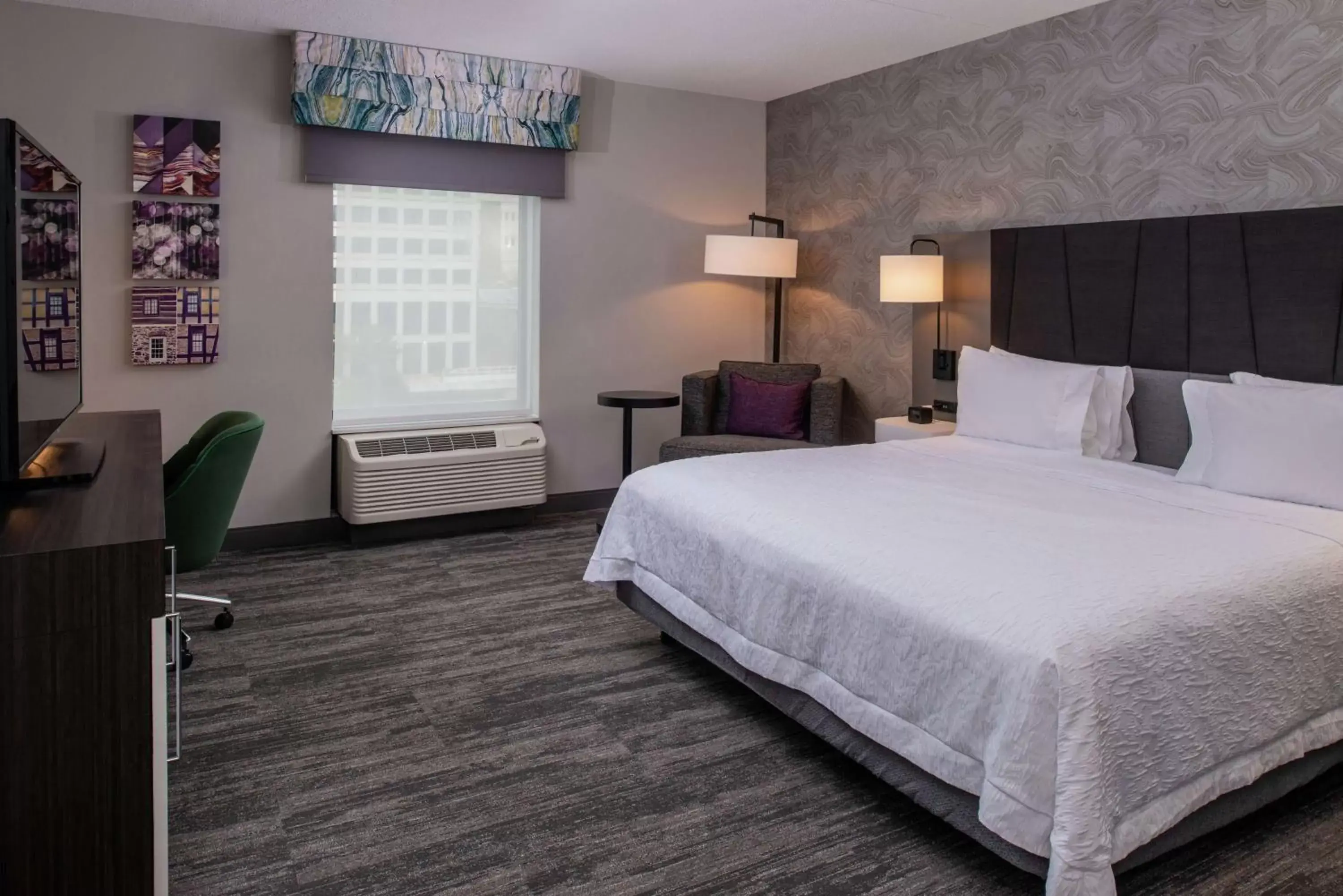 Bedroom, Bed in Hampton Inn & Suites Winston-Salem Downtown