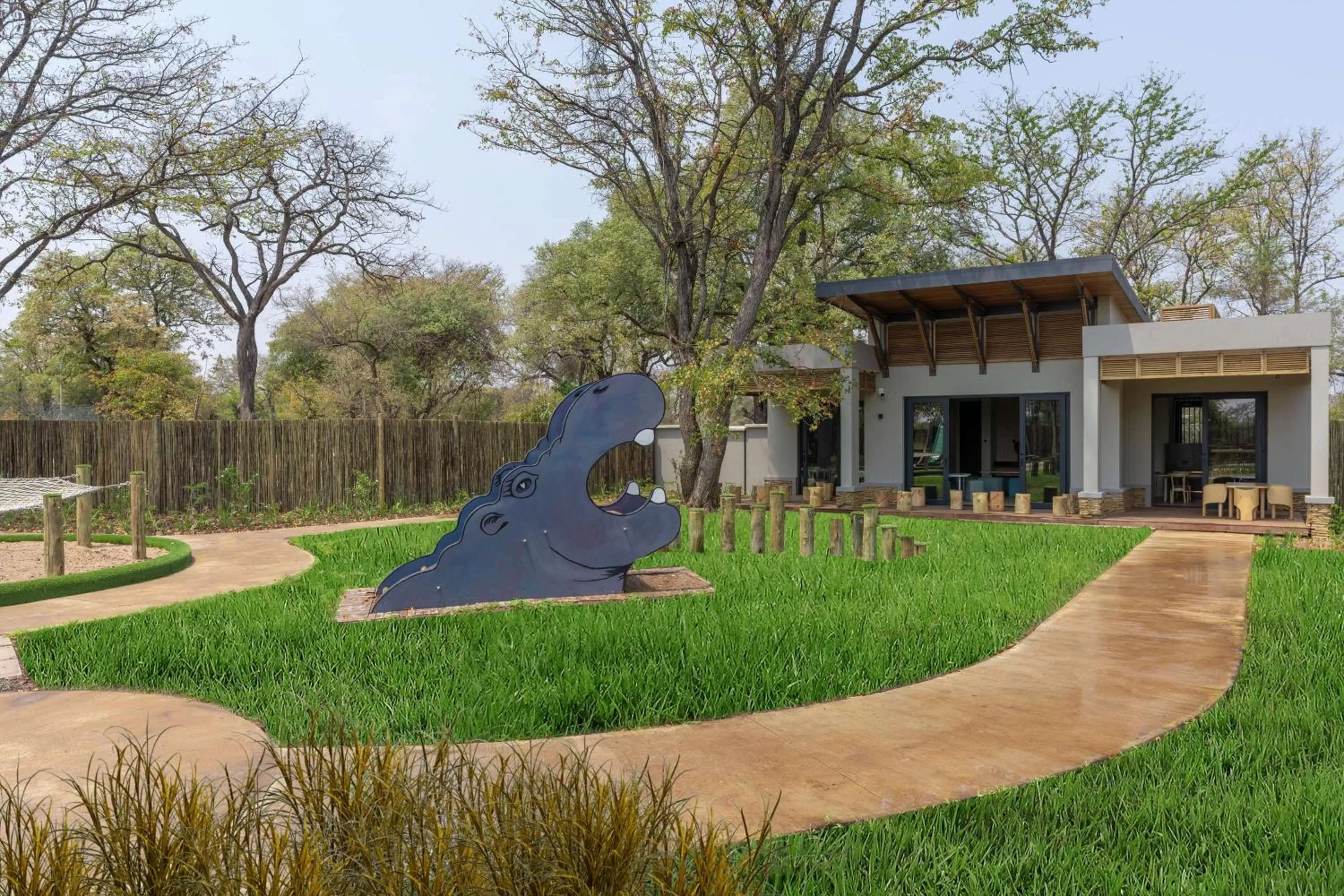 Lounge or bar in Radisson Blu Mosi-oa-Tunya Livingstone Resort