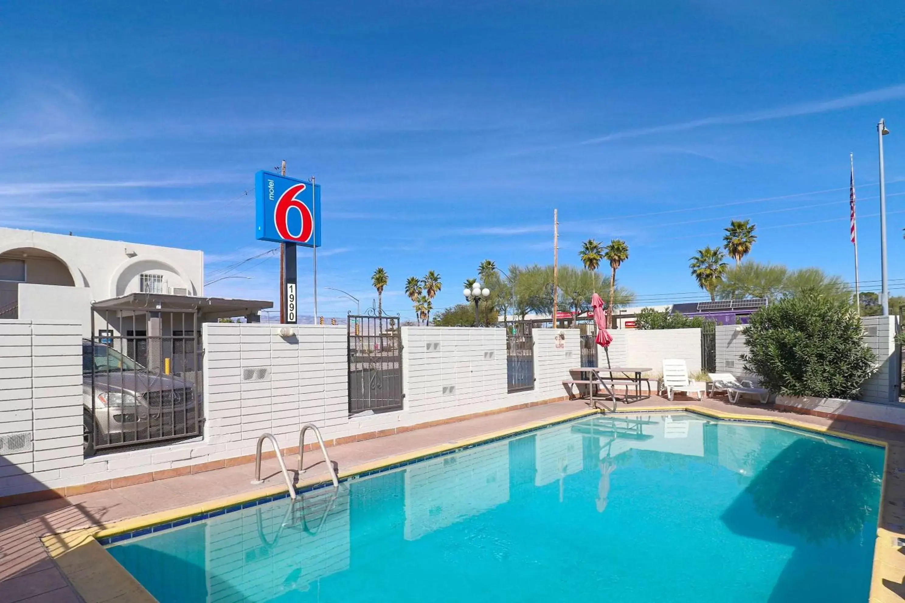 Pool view, Swimming Pool in Motel 6 Tucson, AZ - East Williams Center