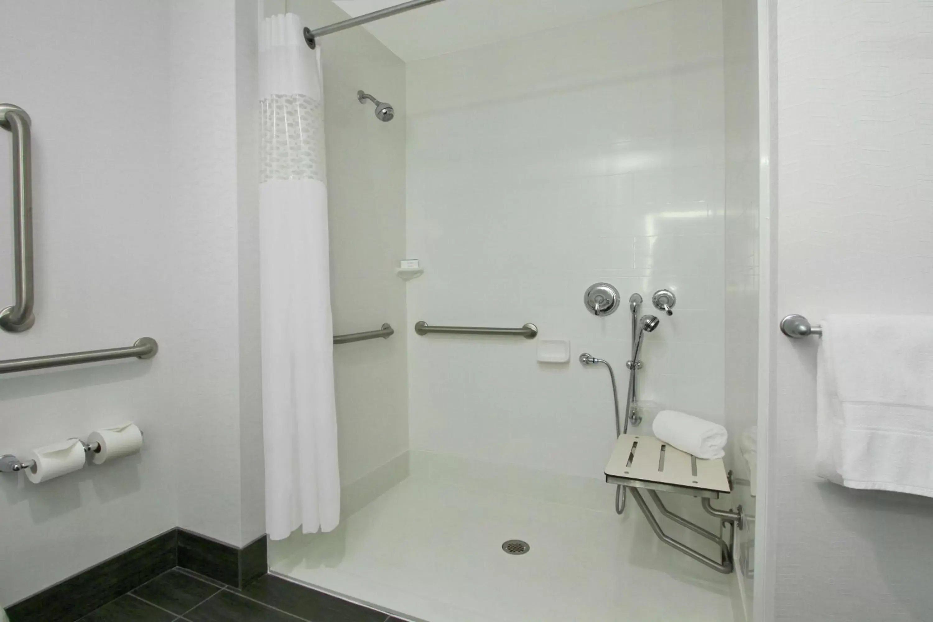 Bathroom in Hampton Inn & Suites Columbus/University Area