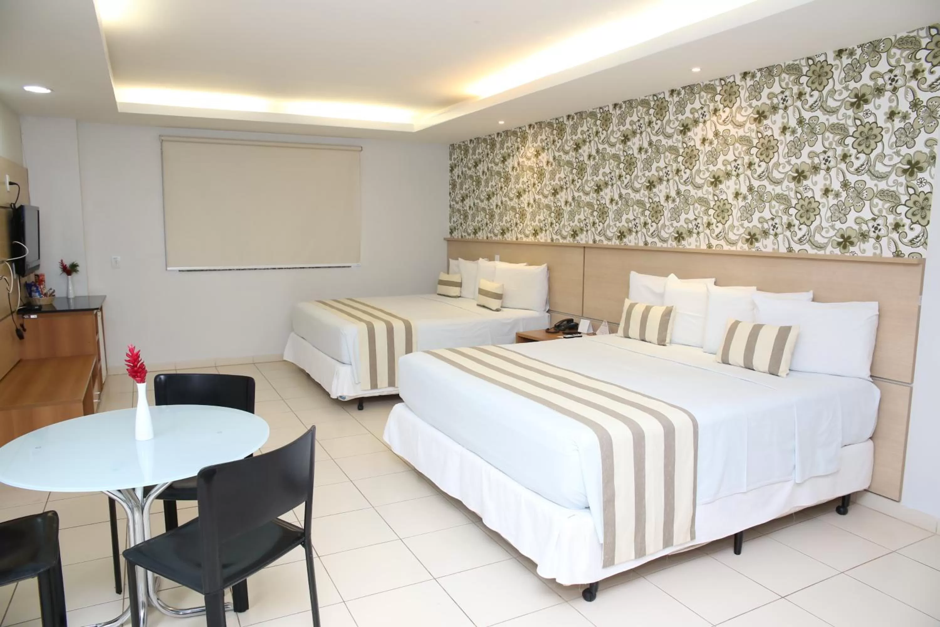 Photo of the whole room, Bed in Atrium Confort Hotels