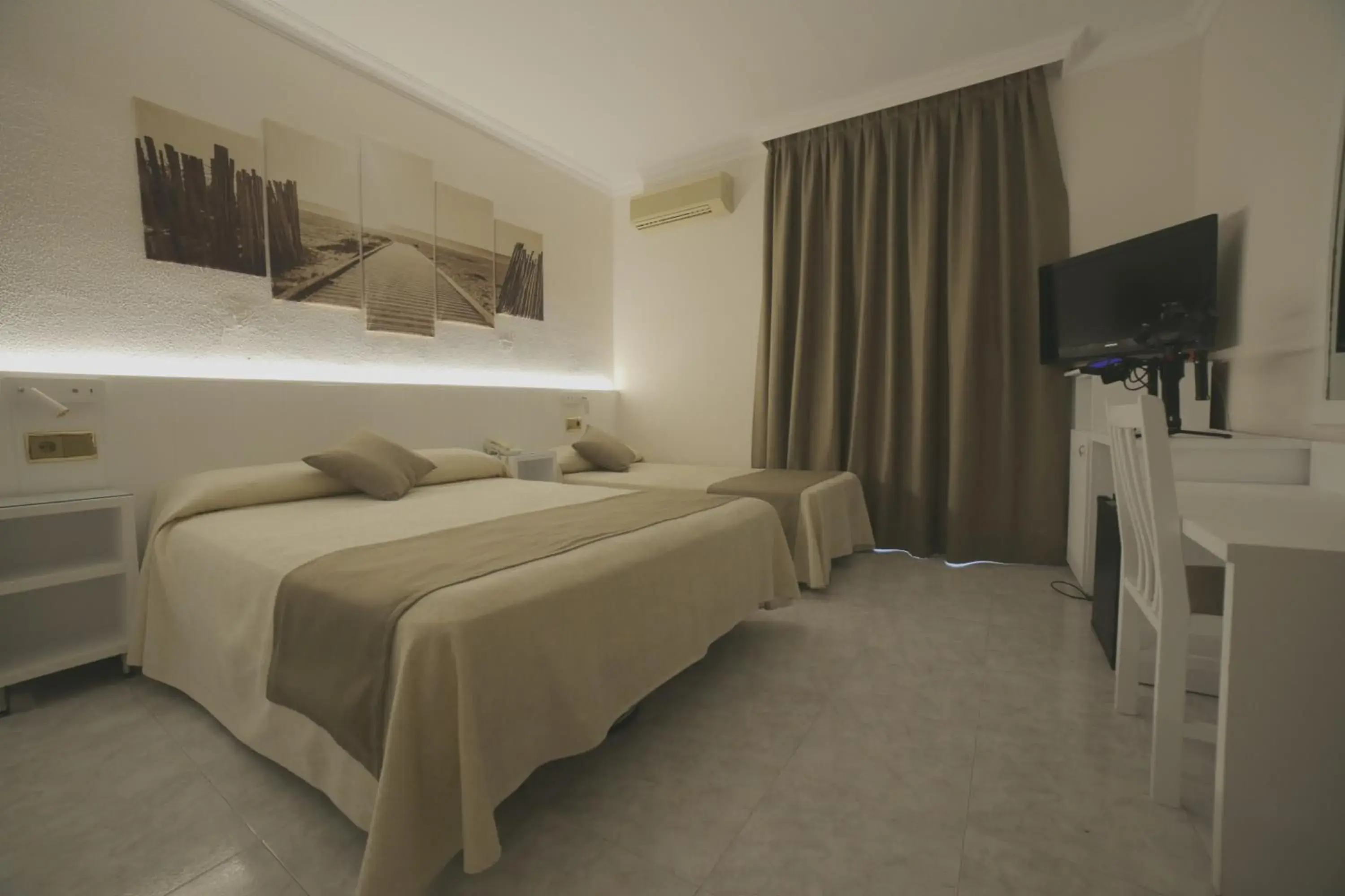 Bed in Hotel Claramar