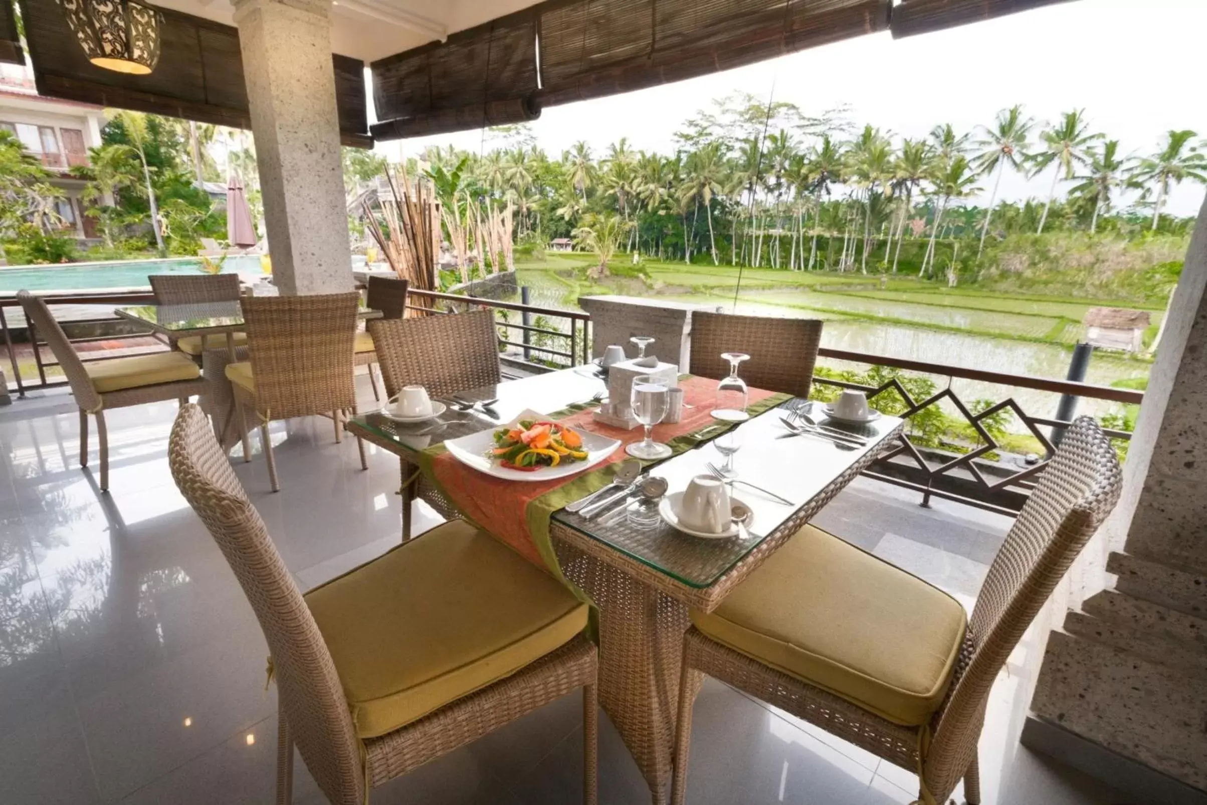 Restaurant/places to eat in Om Ham Retreat and Resort