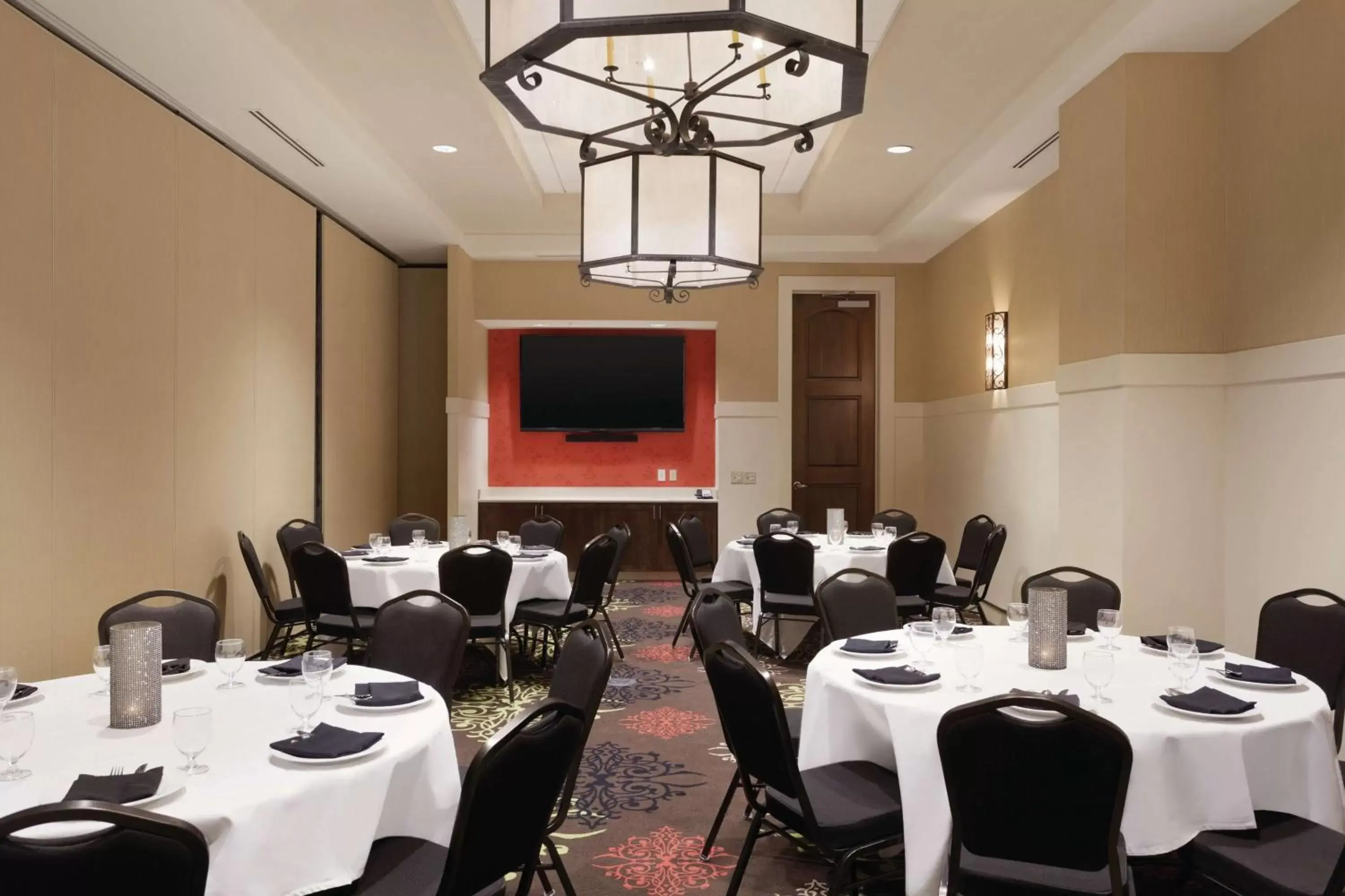Meeting/conference room, Restaurant/Places to Eat in Hilton Garden Inn Rochester Downtown