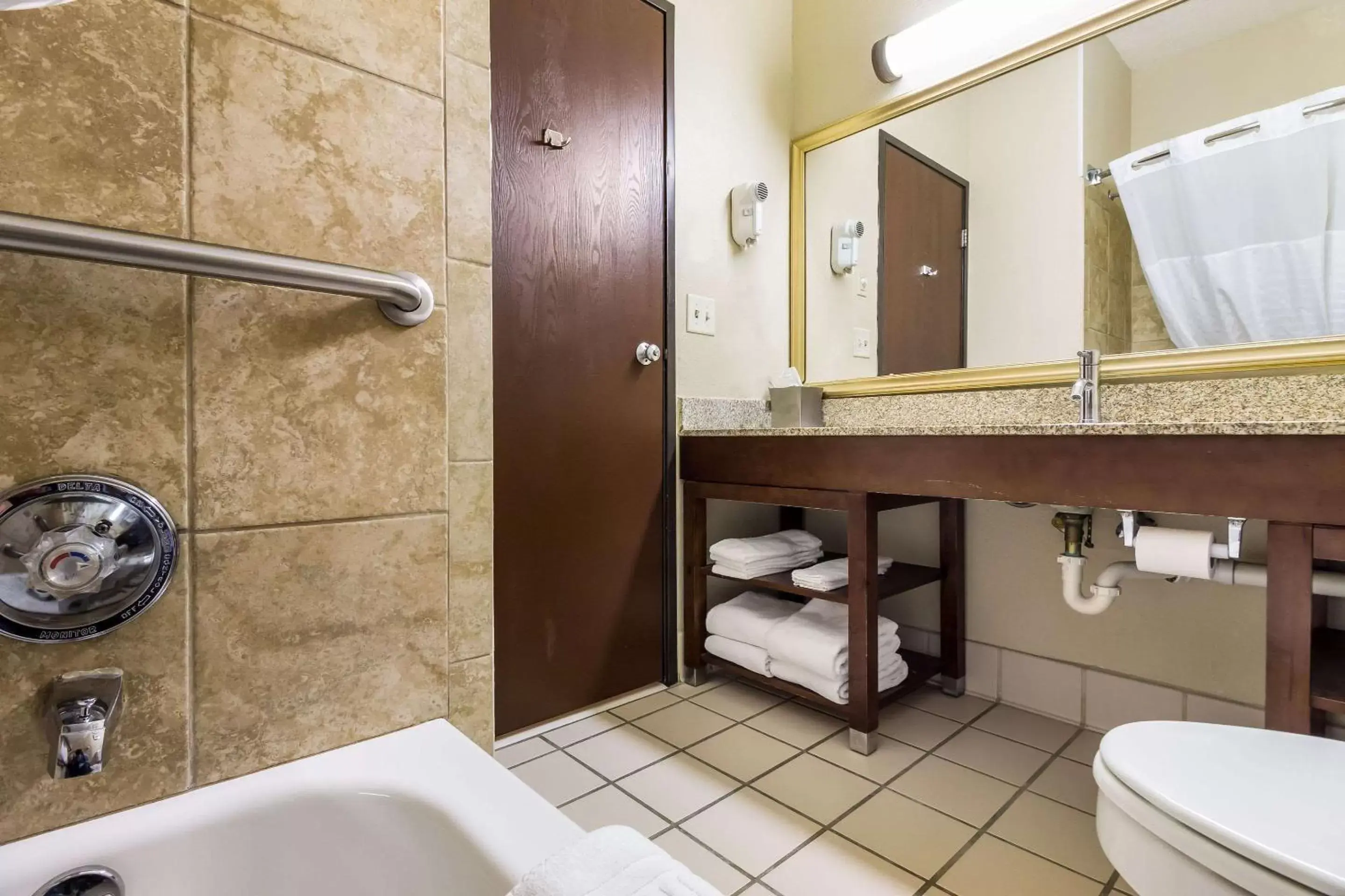 Bathroom in Comfort Suites - Sioux Falls