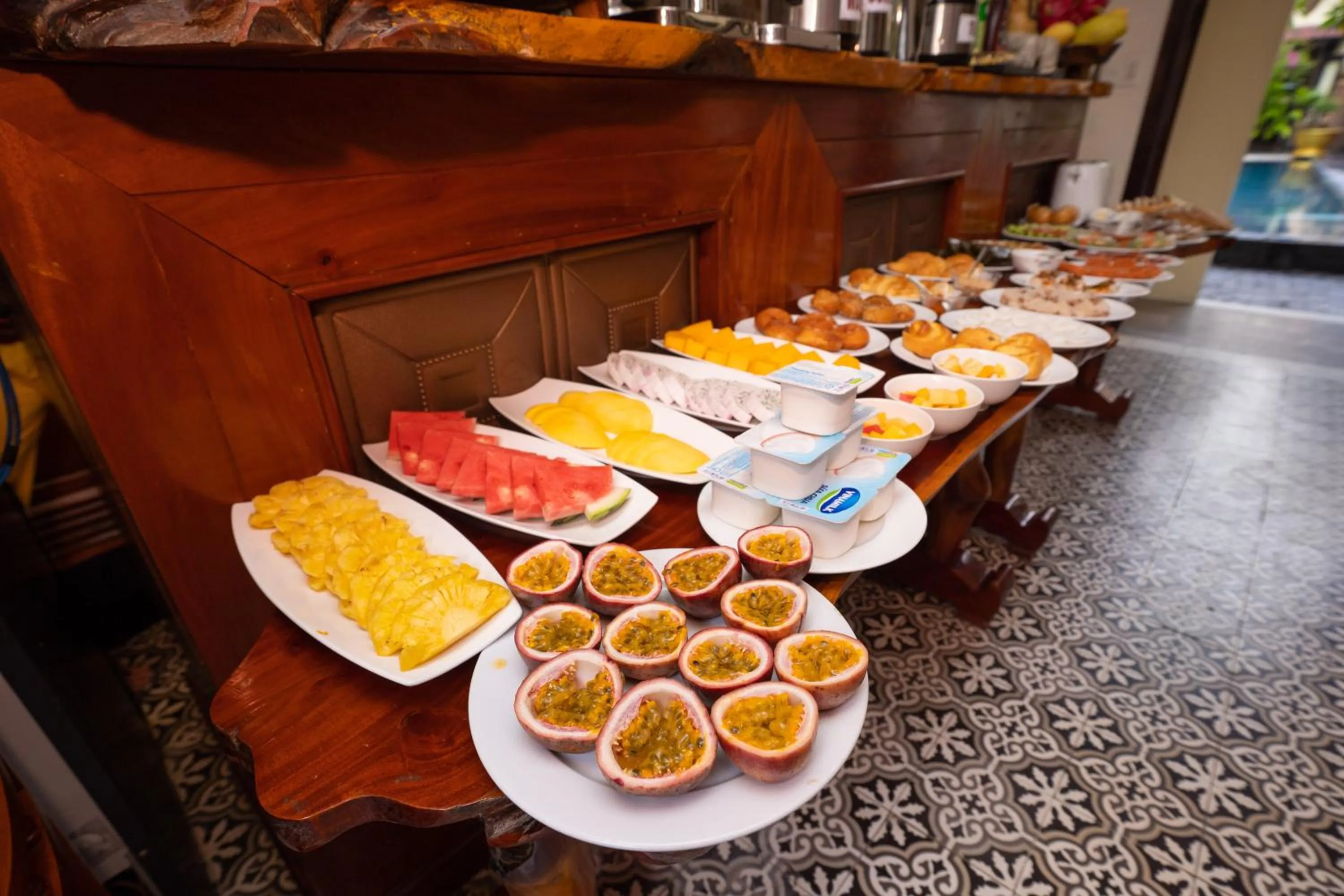 Breakfast in Little Town Villa