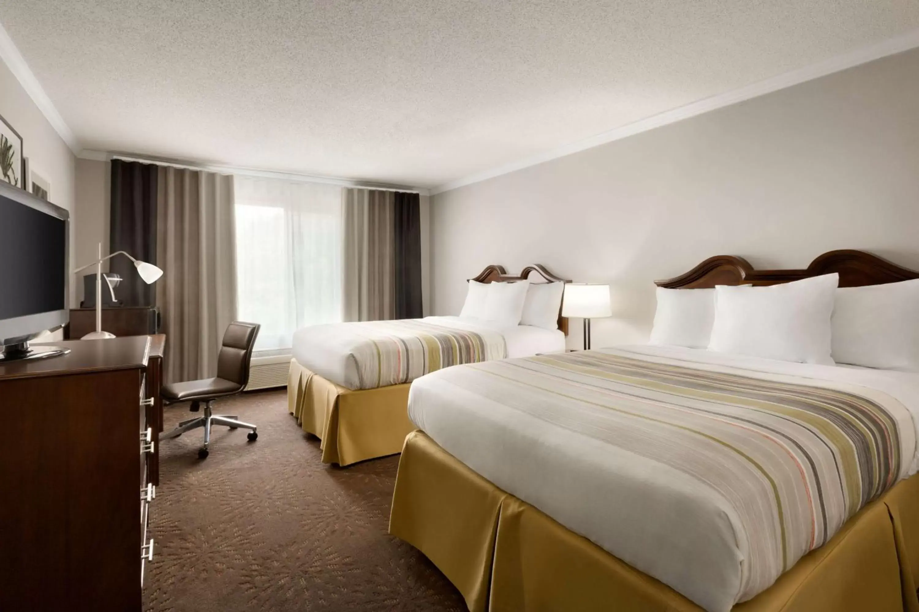 Photo of the whole room, Bed in Country Inn & Suites by Radisson, Commerce, GA Near SK Battery Plant