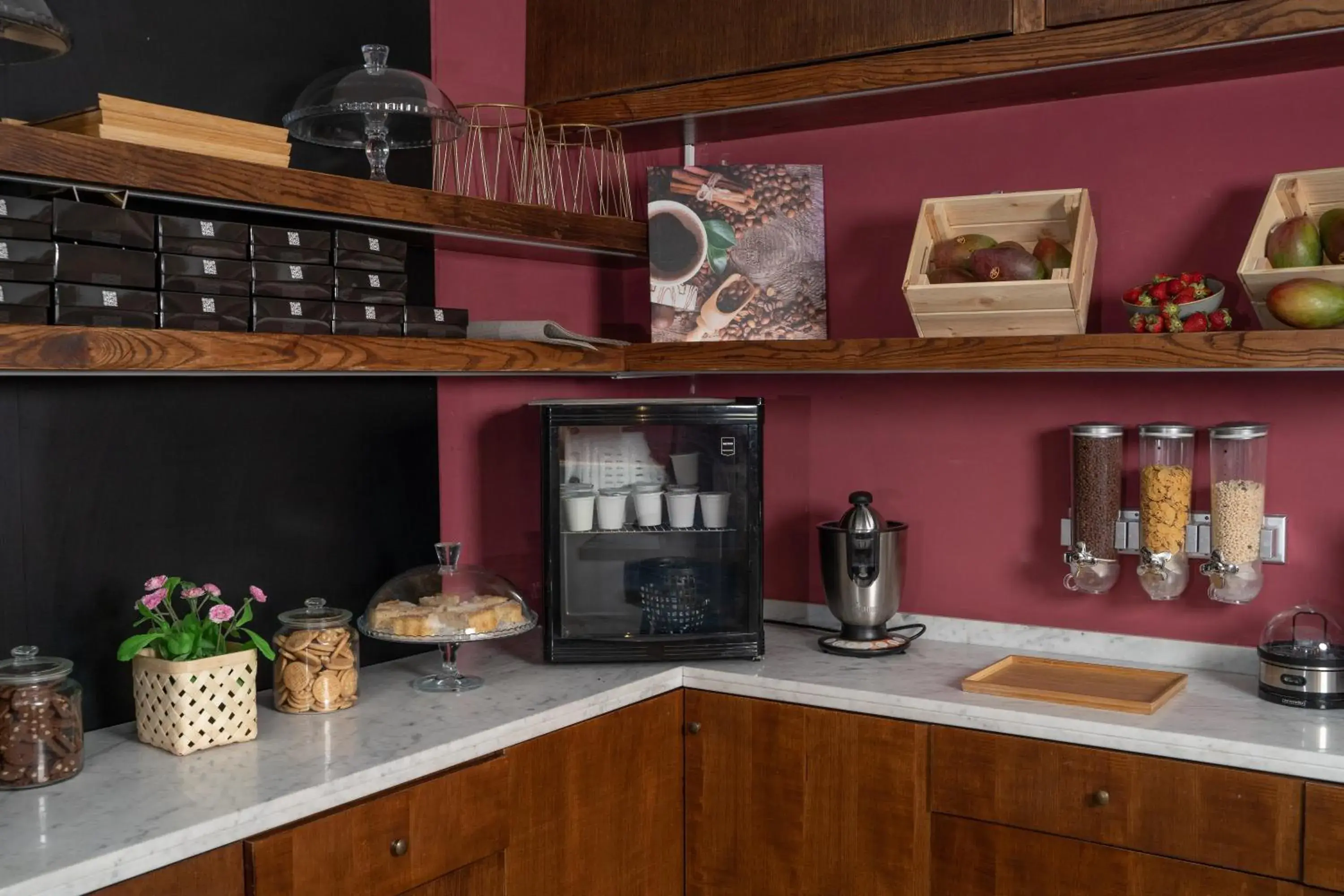 Breakfast, Kitchen/Kitchenette in Puteoli Palace Hotel