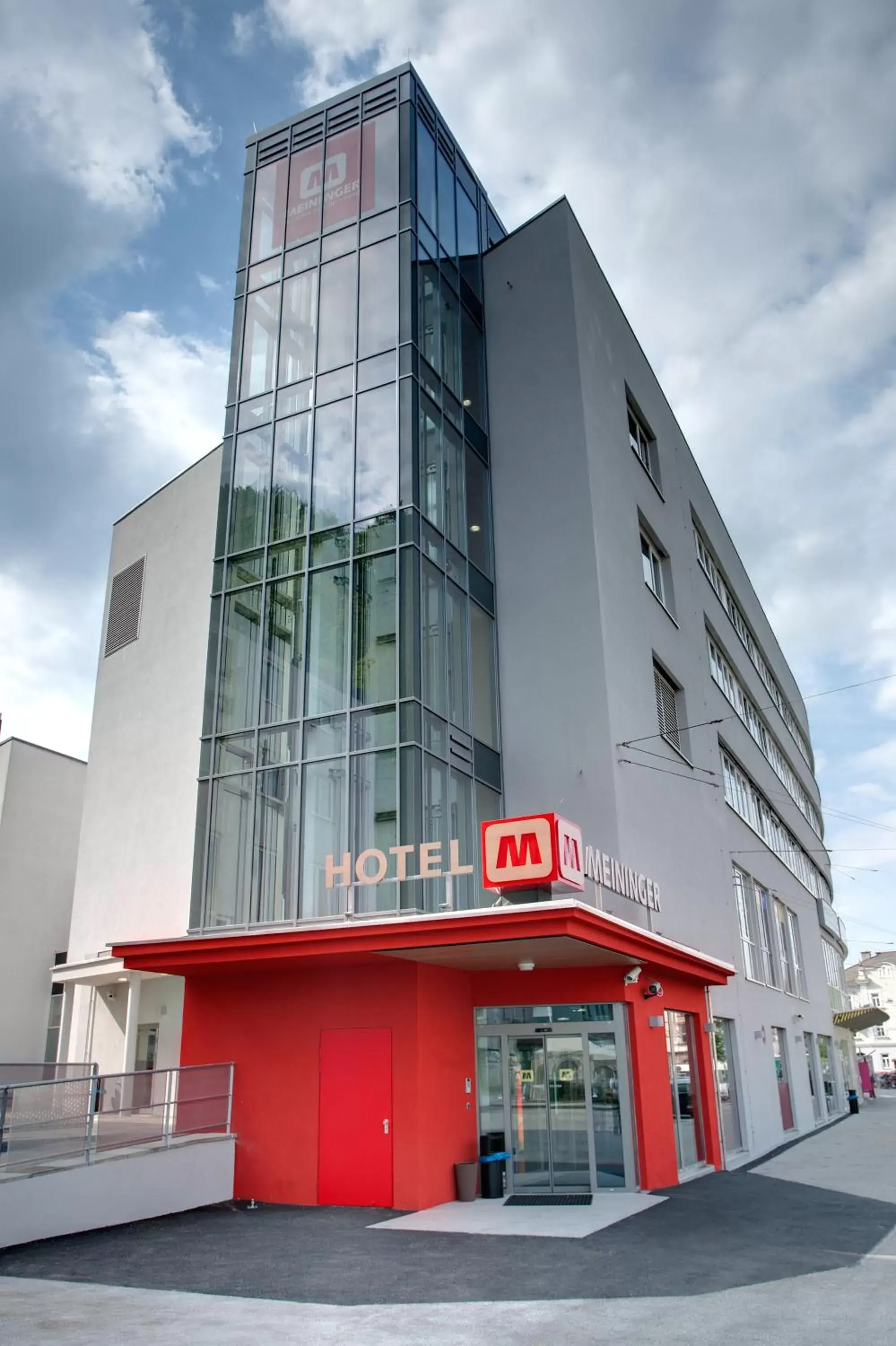 Facade/entrance, Property Building in MEININGER Hotel Salzburg City Center