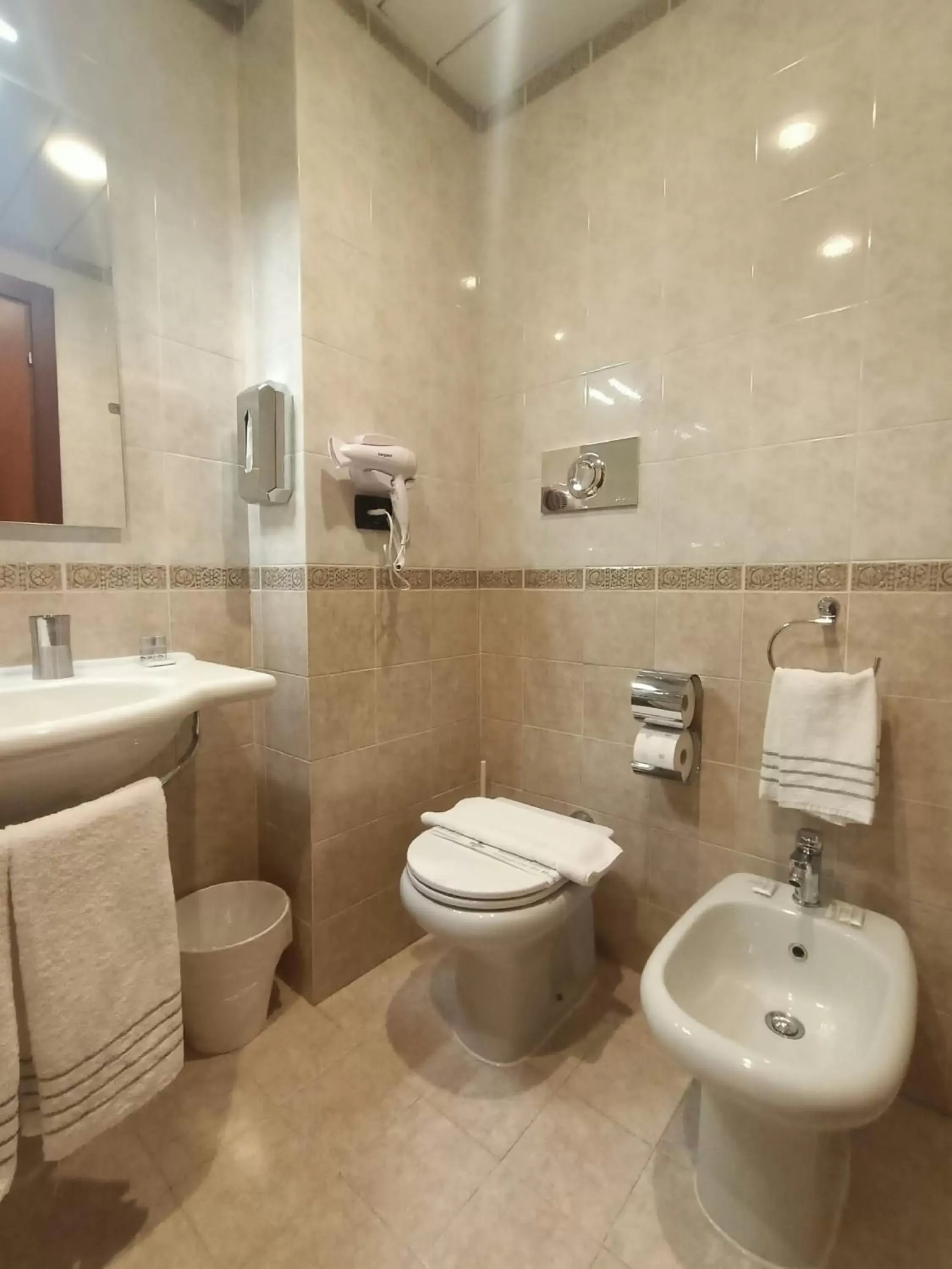 Toilet, Bathroom in BB Hotels Smarthotel Re Milano Nord