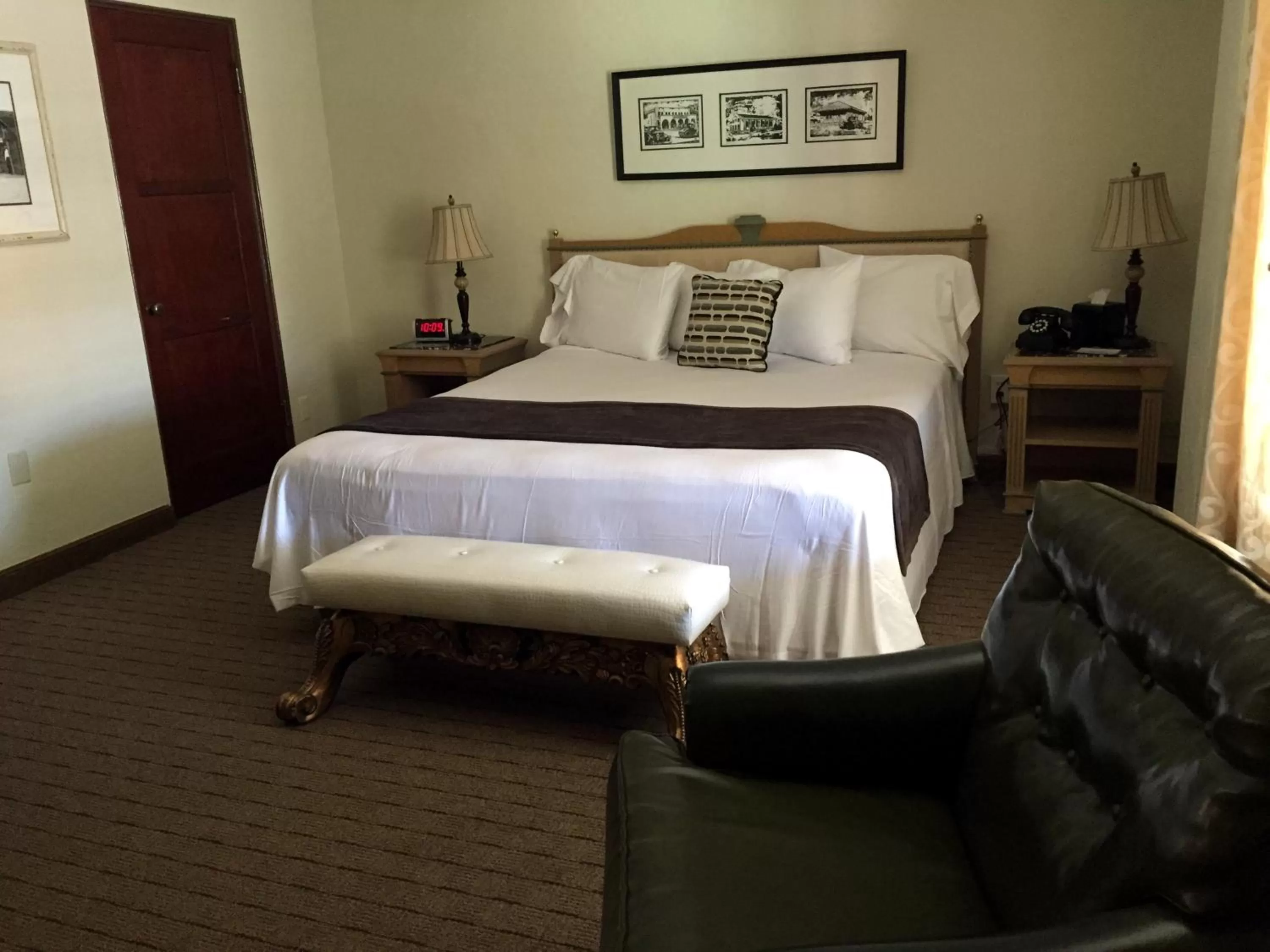 Bedroom, Bed in Boulder Dam Hotel
