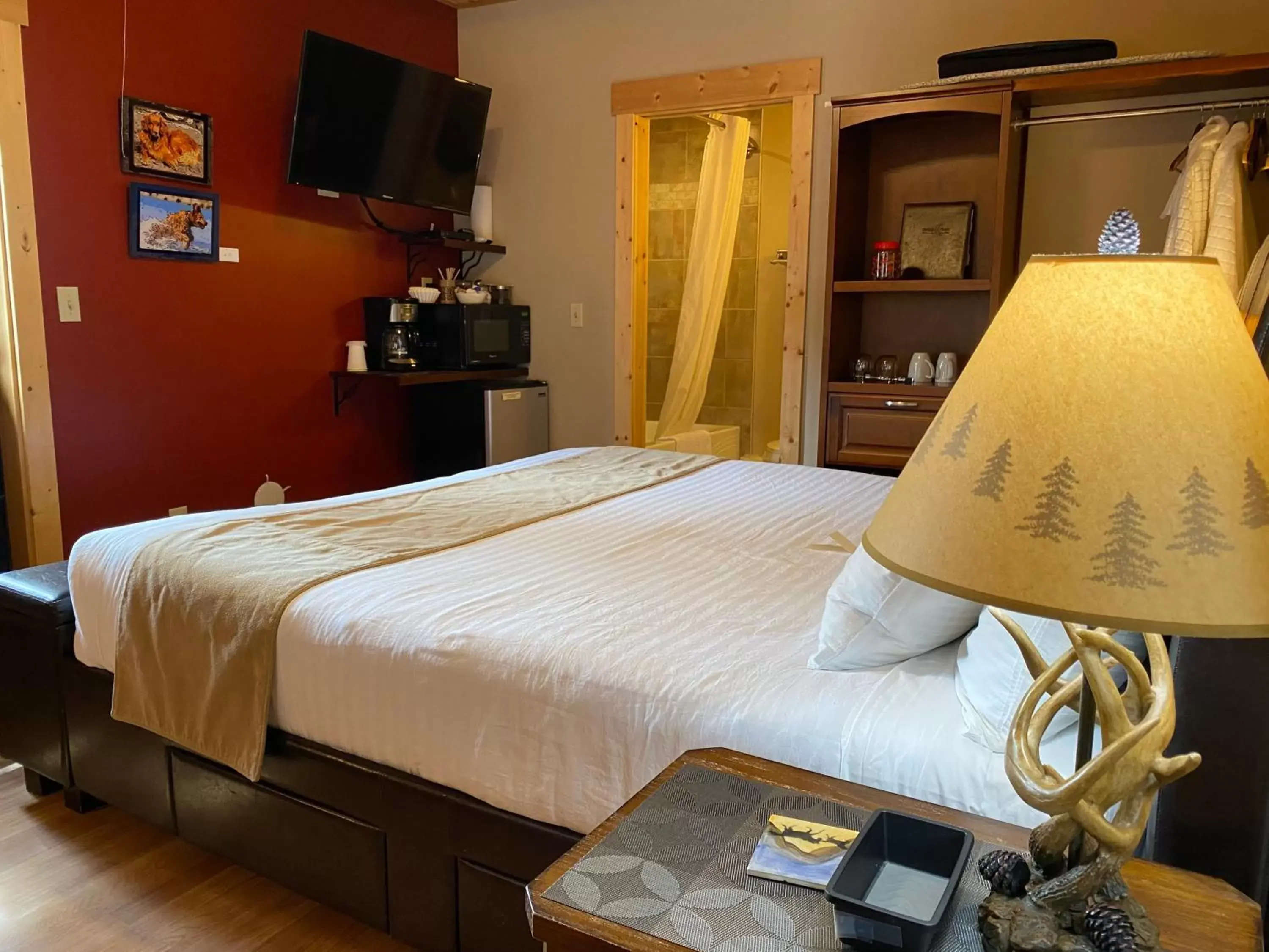 Bedroom in Twisp River Suites