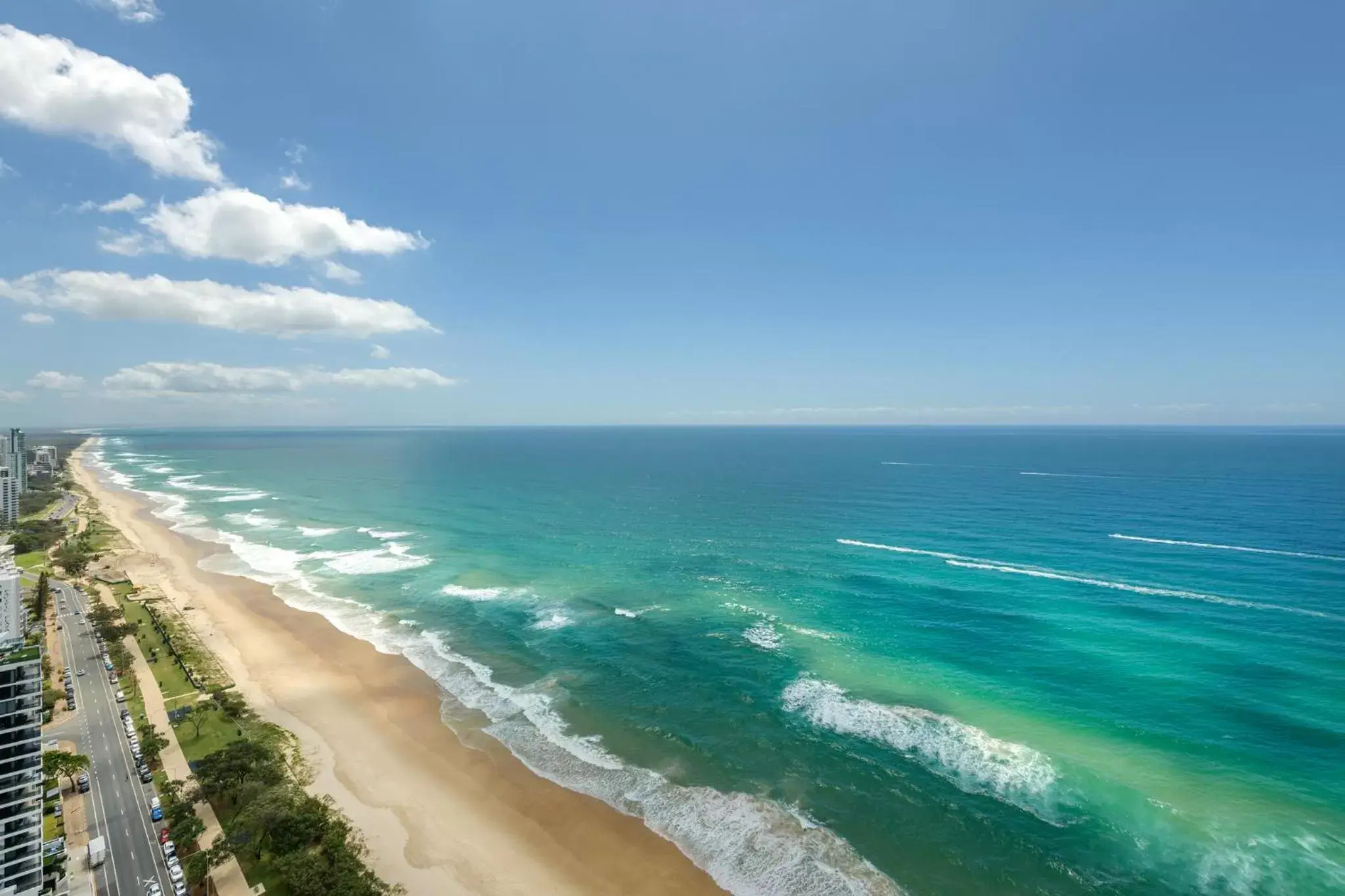 Nearby landmark, Beach in Meriton Suites Surfers Paradise