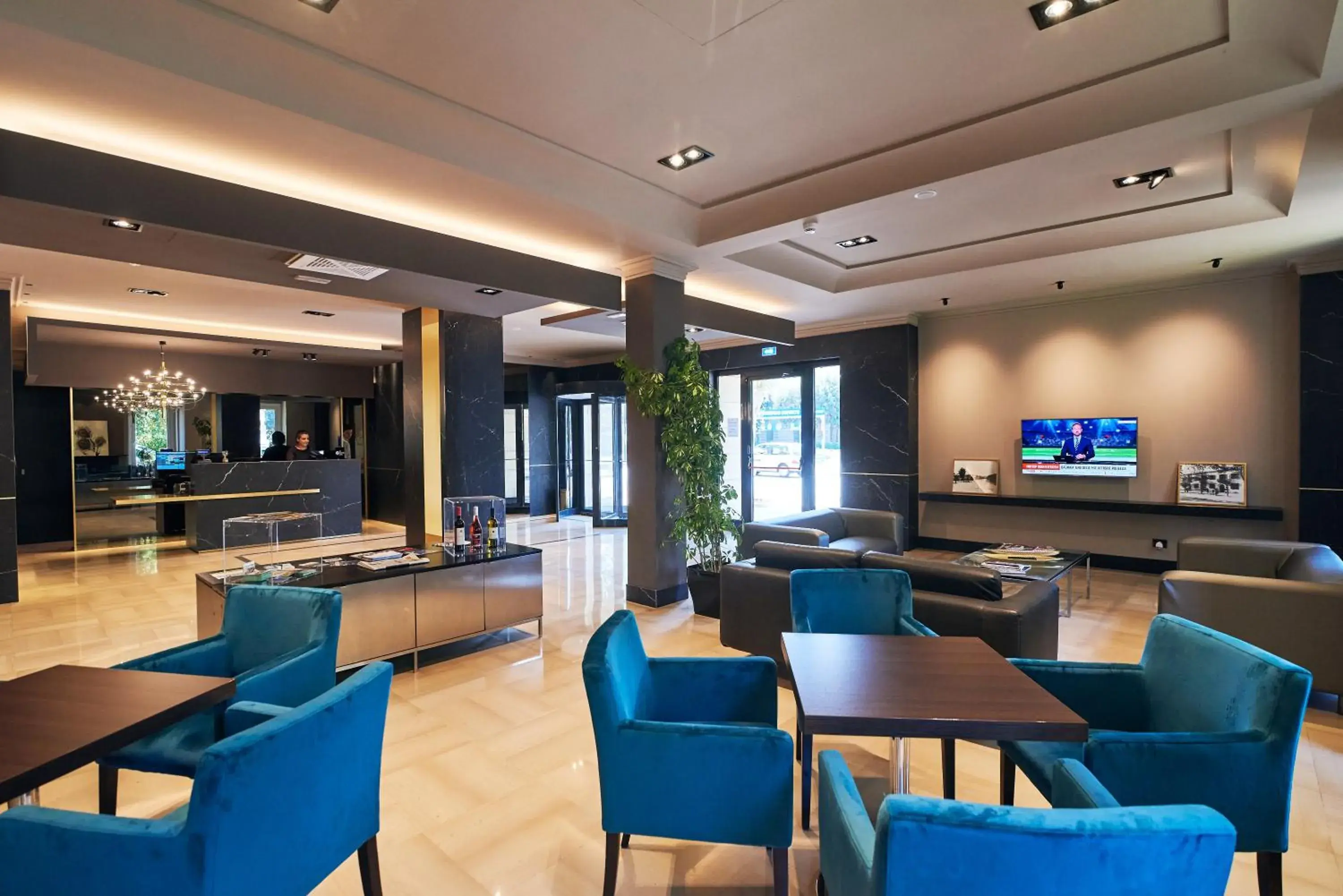 Communal lounge/ TV room, Restaurant/Places to Eat in Hotel Poledrini