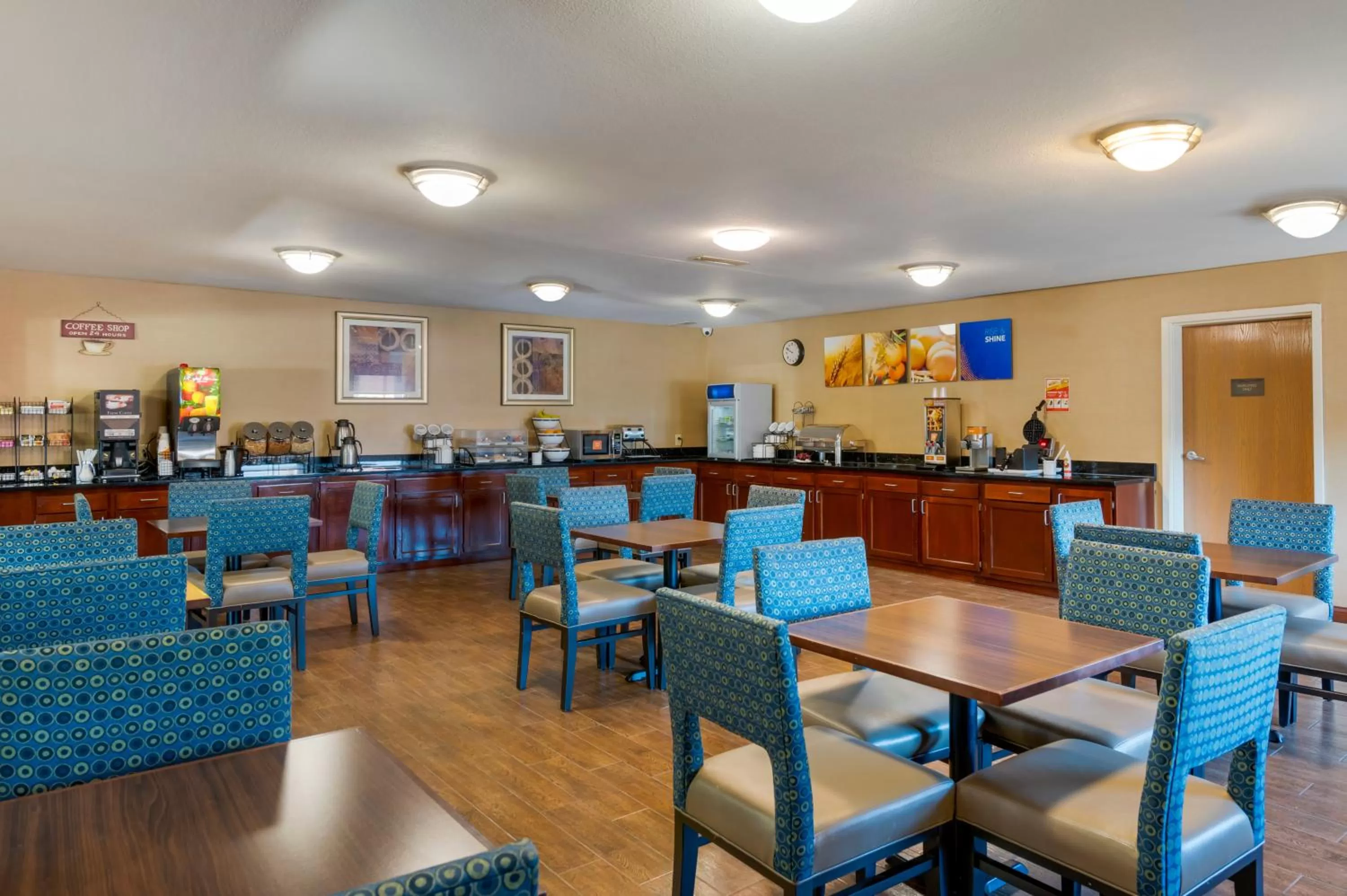 Restaurant/places to eat in Comfort Inn & Suites Cincinnati Eastgate