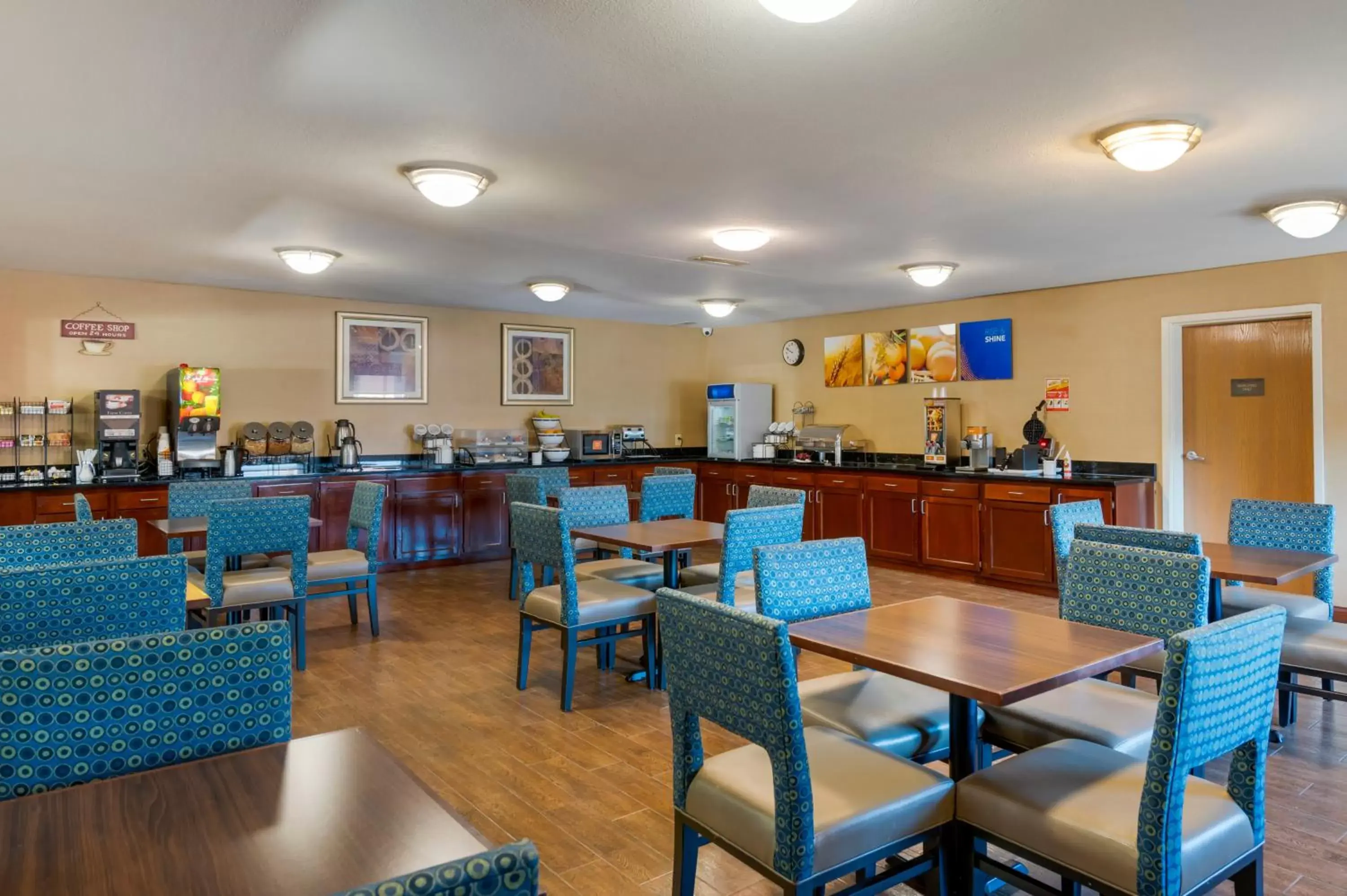 Restaurant/Places to Eat in Comfort Inn & Suites Cincinnati Eastgate