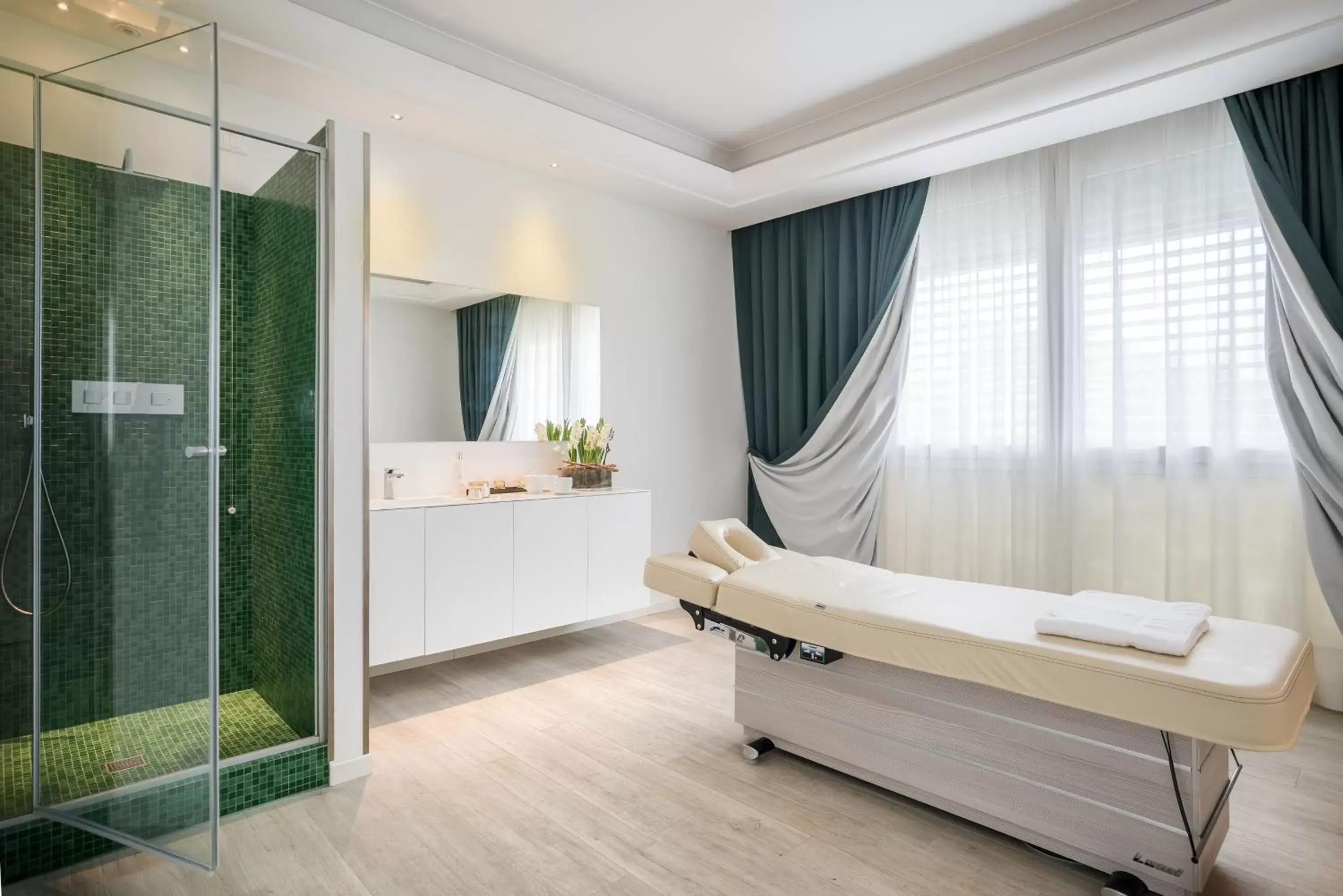 Massage, Bathroom in Hotel Terme Venezia