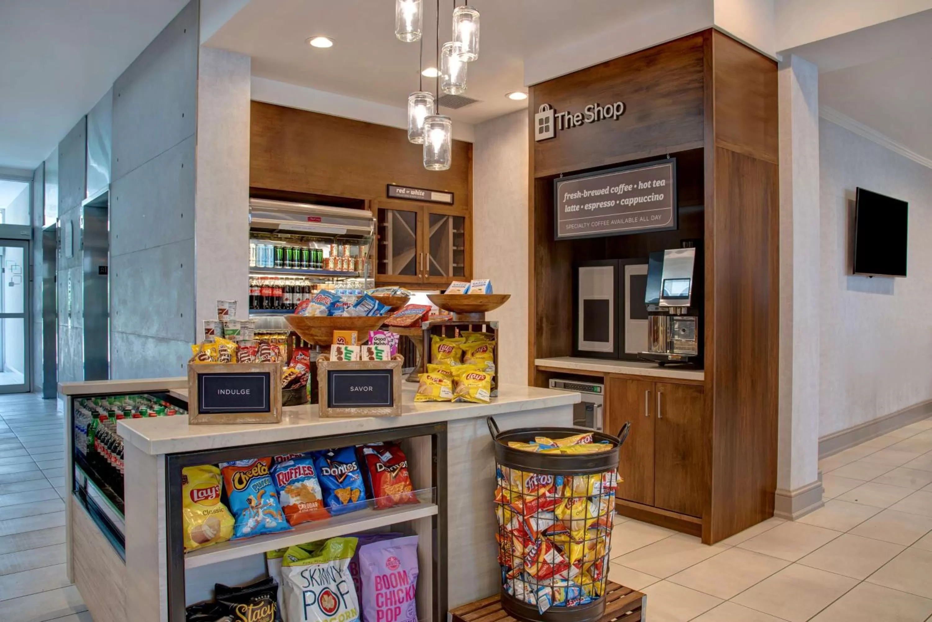 Restaurant/places to eat in Hilton Garden Inn Kansas City/Kansas