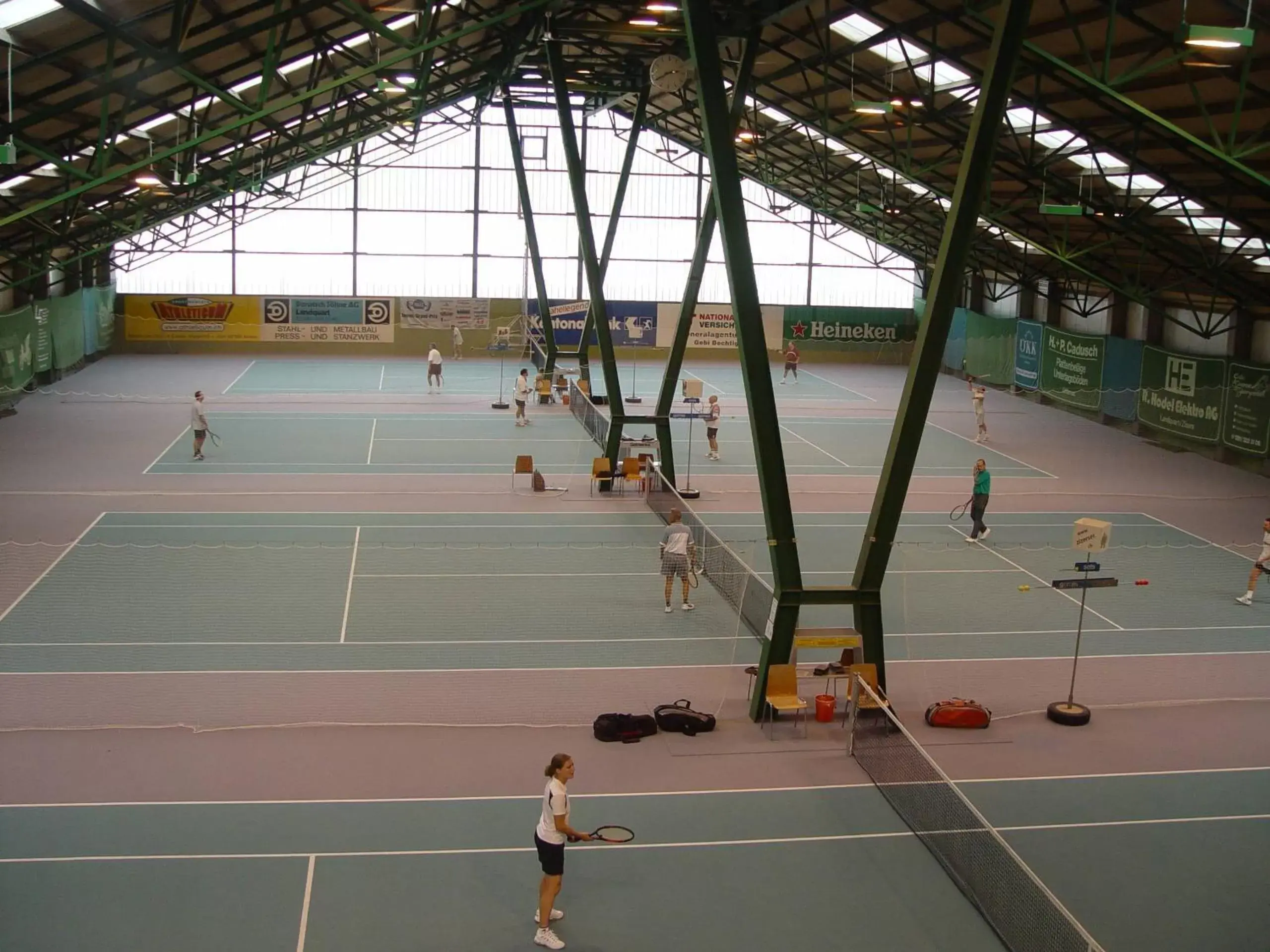 Tennis court in Hotel Sportcenter Fünf Dörfer AG