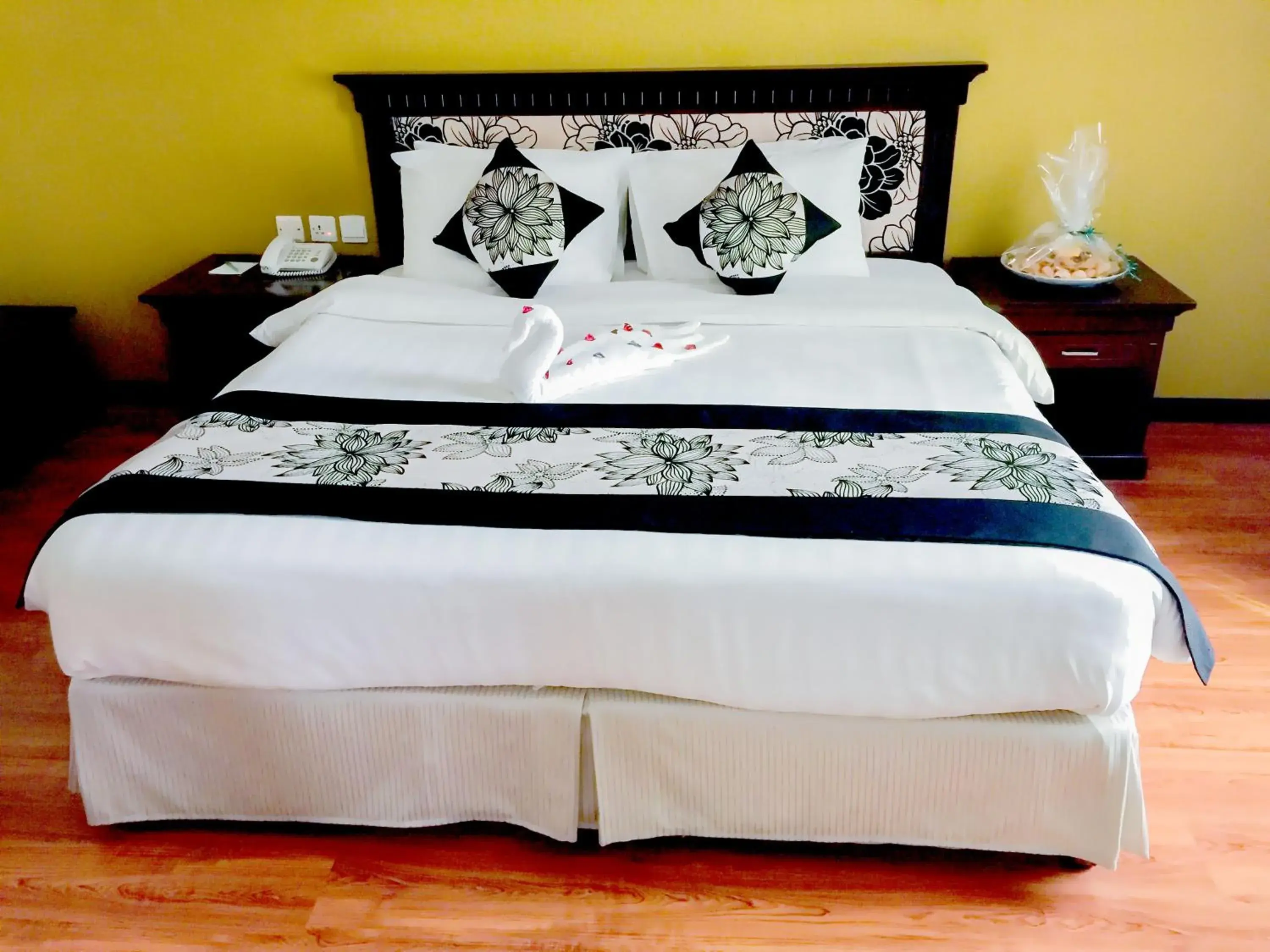 Bed in Pars International Hotel Bed in Pars International Hotel