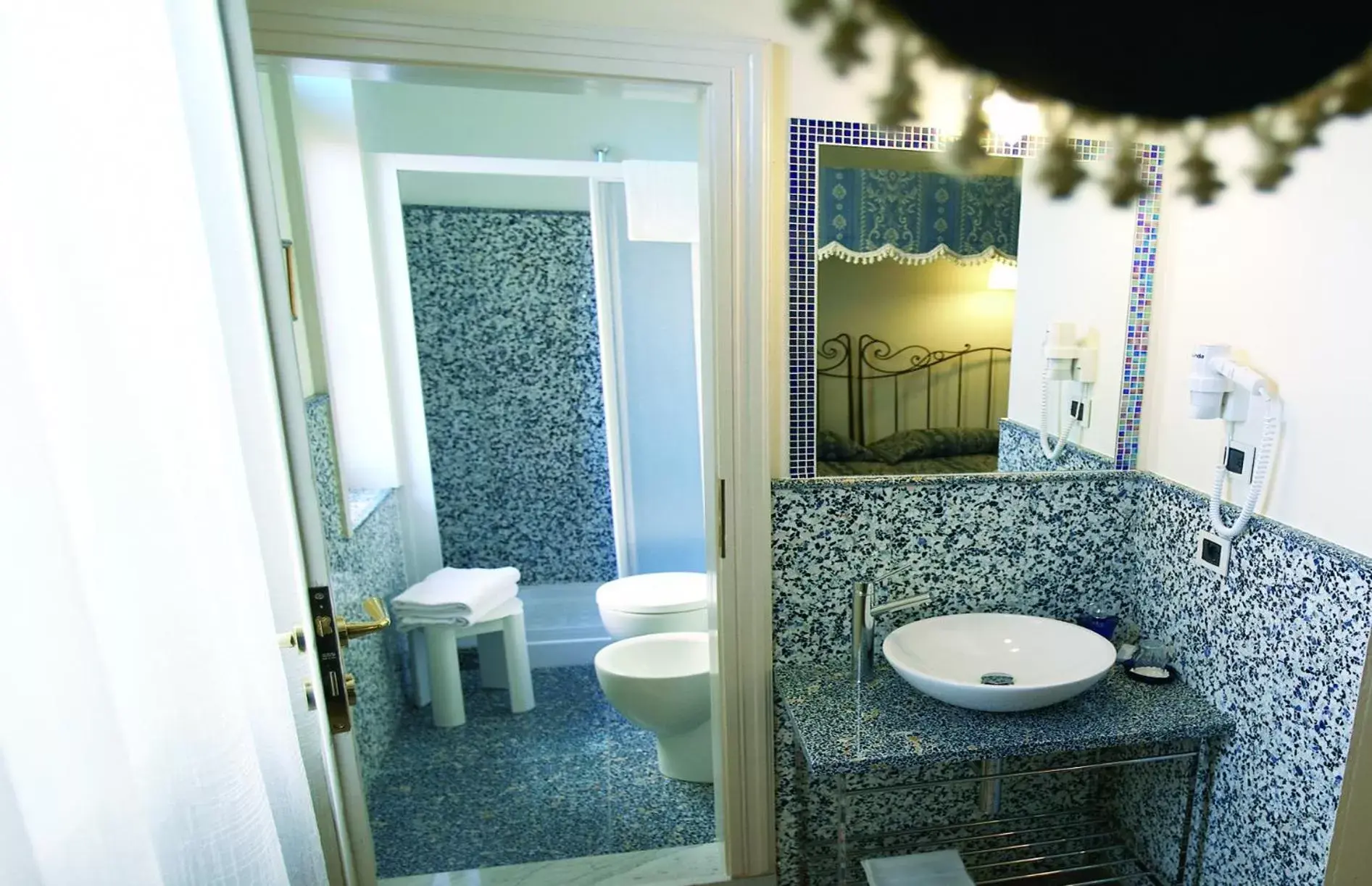 Decorative detail, Bathroom in CityHotel Cristina Vicenza