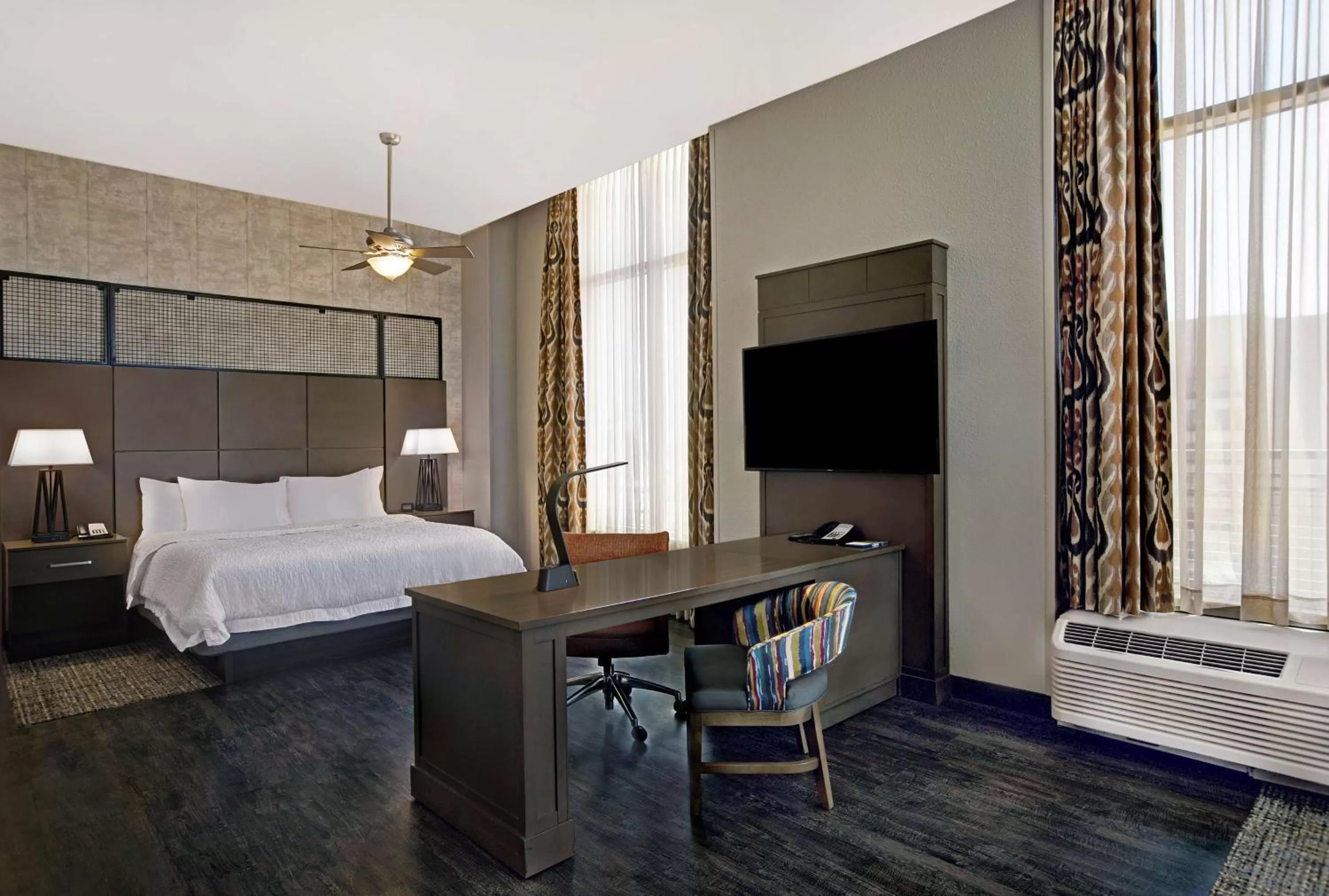 King Studio with Balcony - Hearing Accessible/Non-Smoking in Hampton Inn and Suites Austin University Capitol