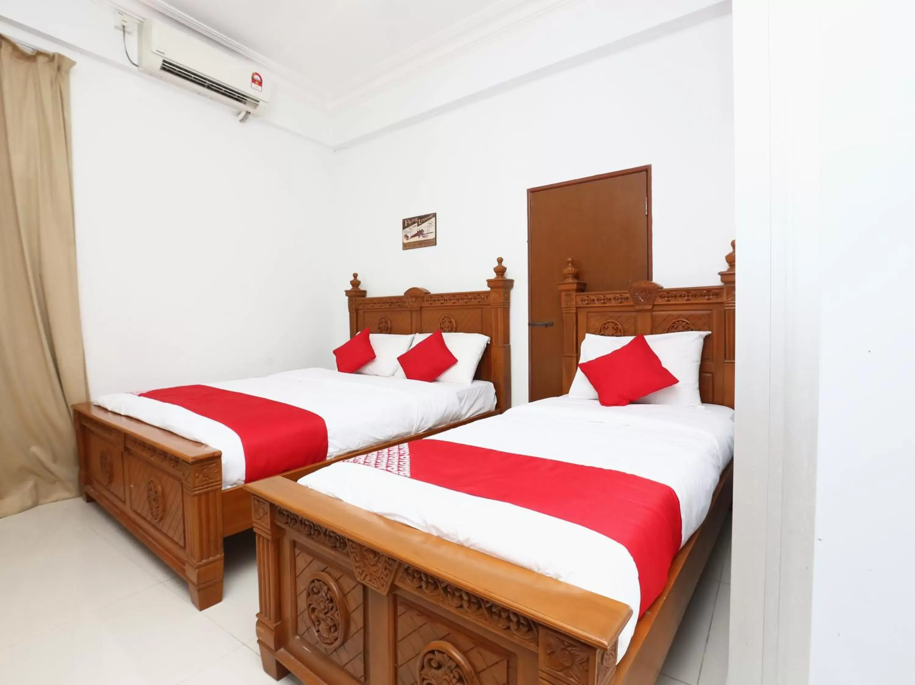 Bedroom, Bed in OYO 89435 Nusantara Group Hotel