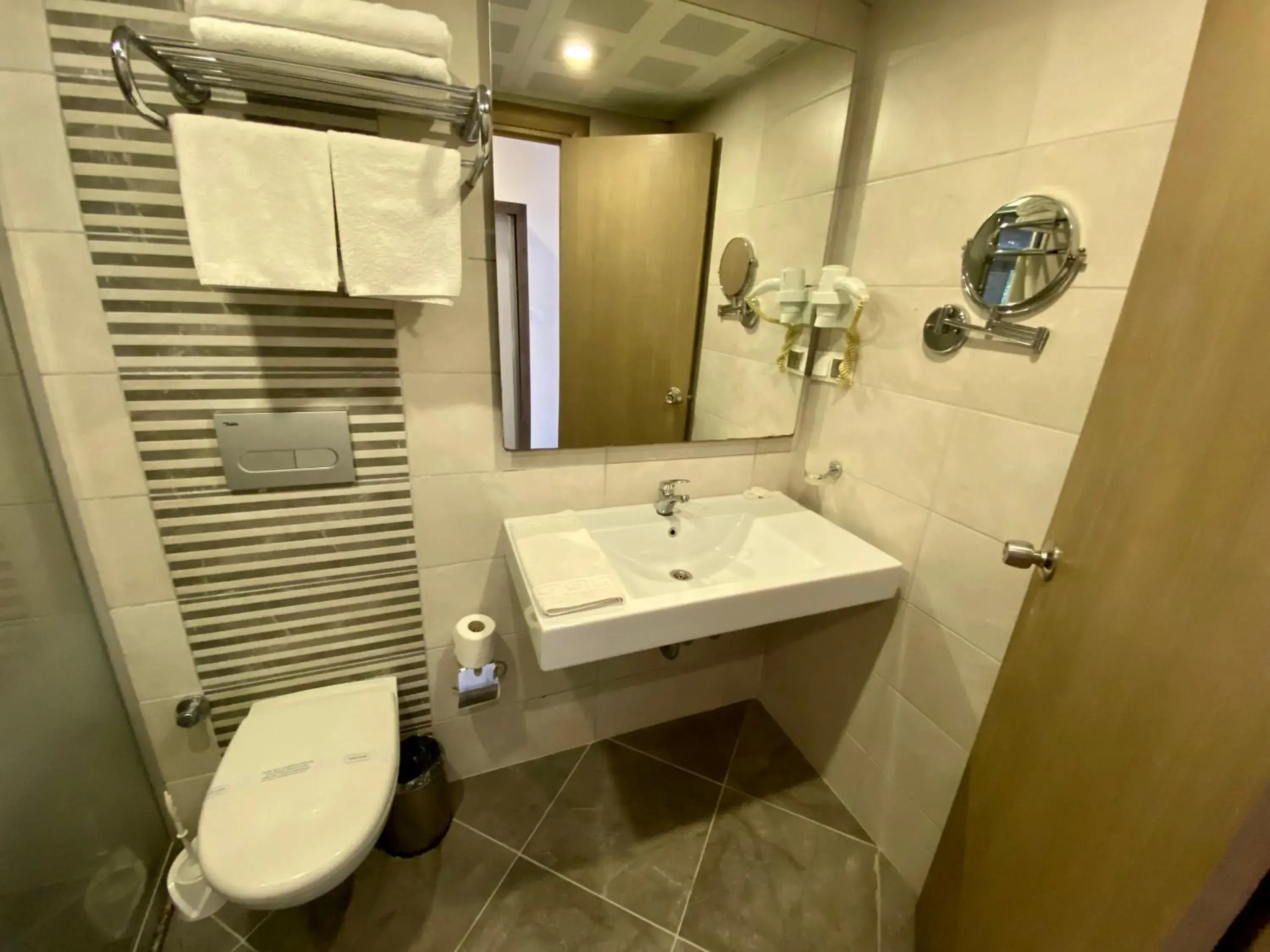 Bathroom in Acar Hotel