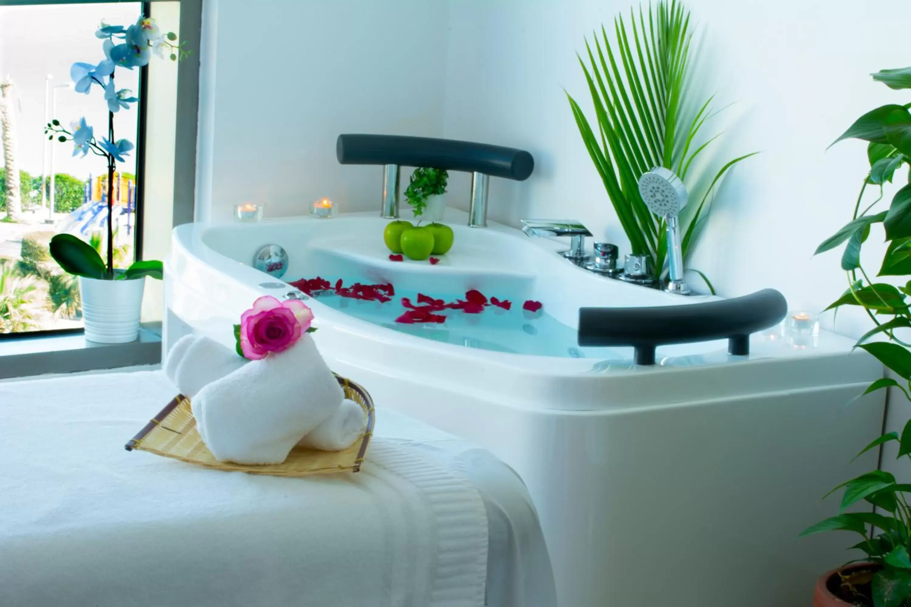 Spa and wellness centre/facilities, Bed in Kuwait Grand Hotel Spa and wellness centre/facilities, Bed in Kuwait Grand Hotel