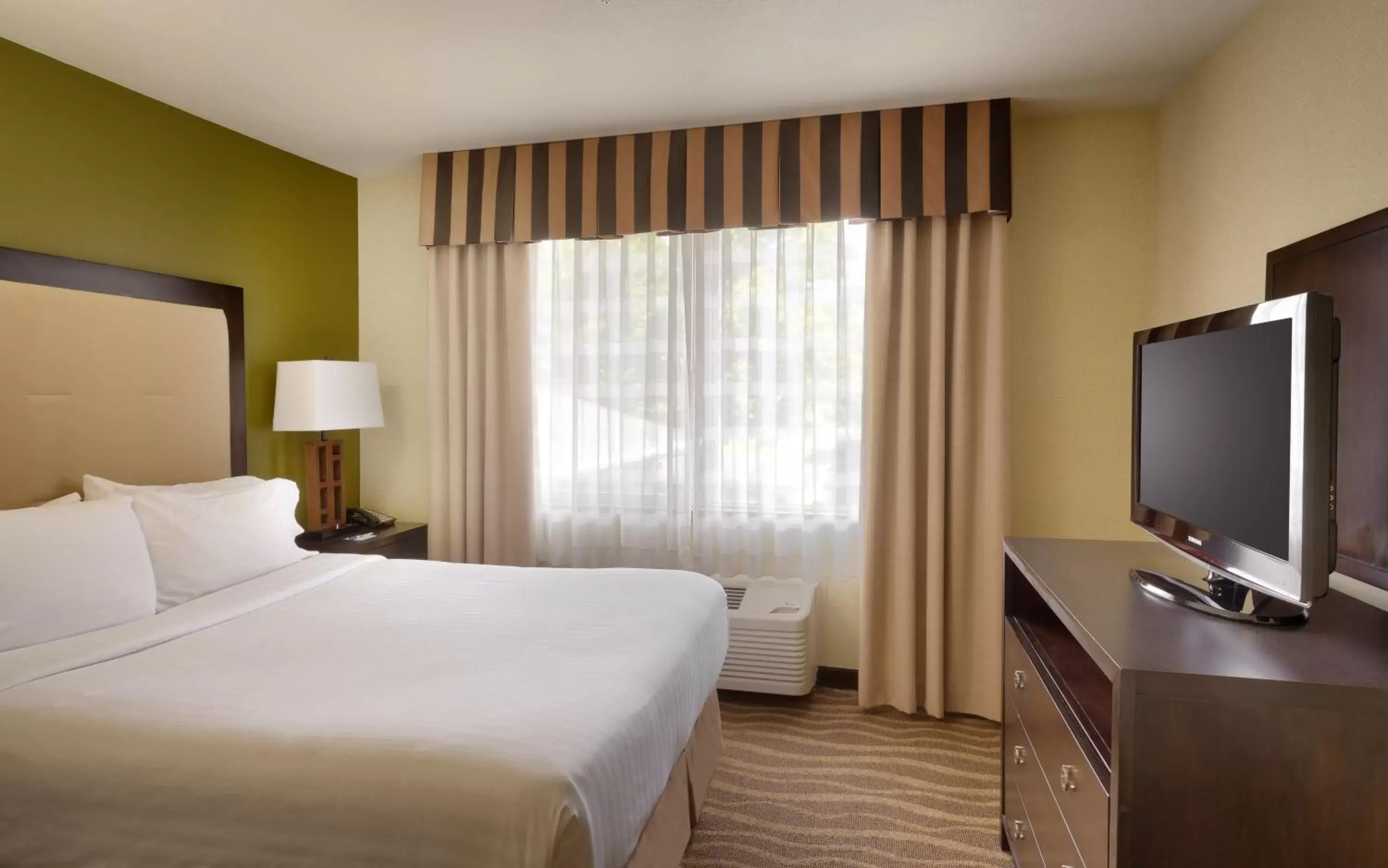 Bedroom, Bed in Holiday Inn Express & Suites American Fork - North Provo, an IHG Hotel