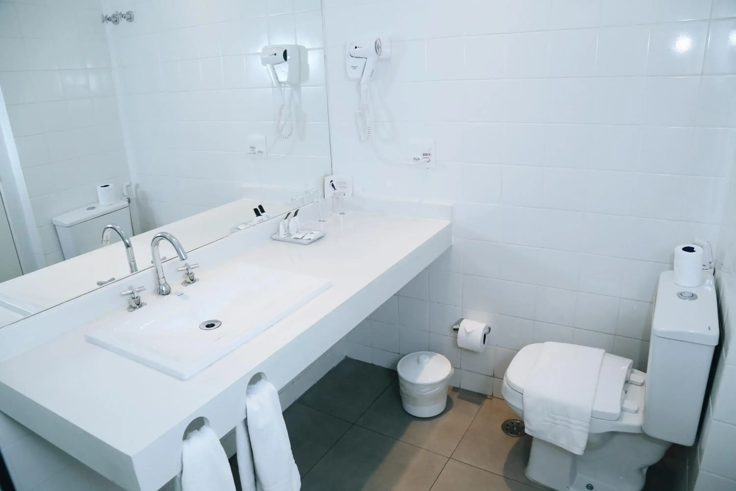 Toilet, Bathroom in Bê Hotel