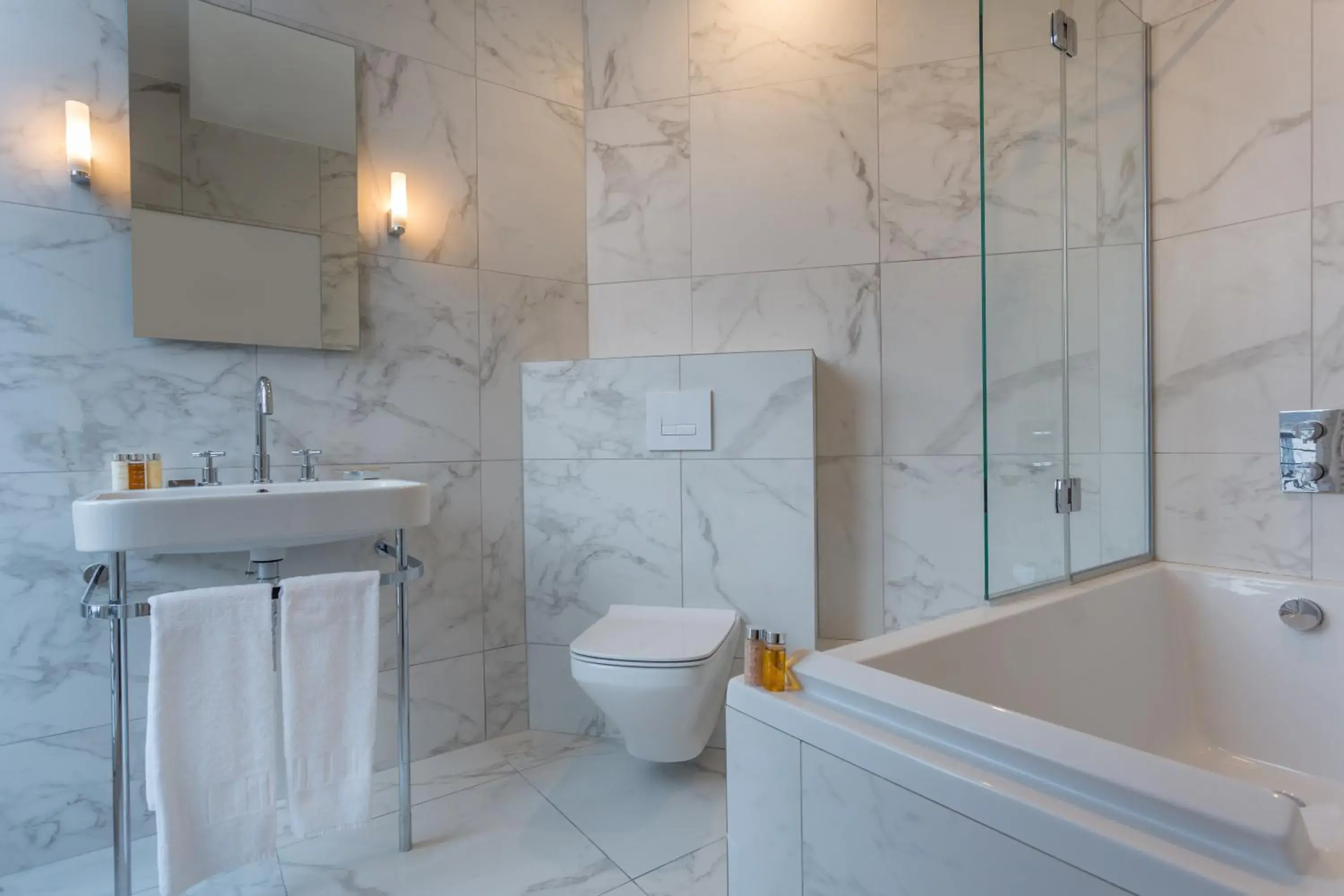 Shower, Bathroom in Hotel La Comtesse