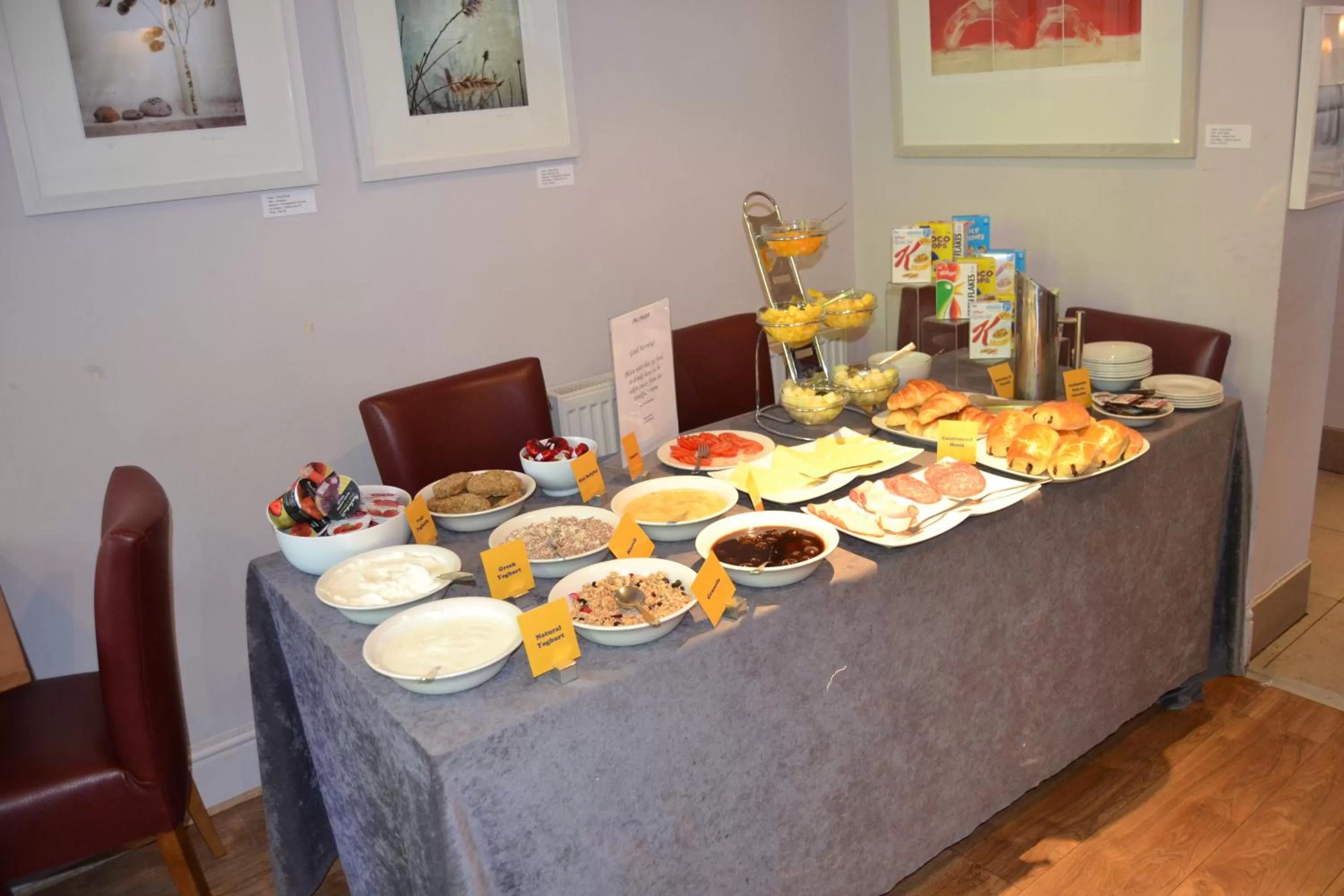 Restaurant/places to eat in The Salisbury Hotel