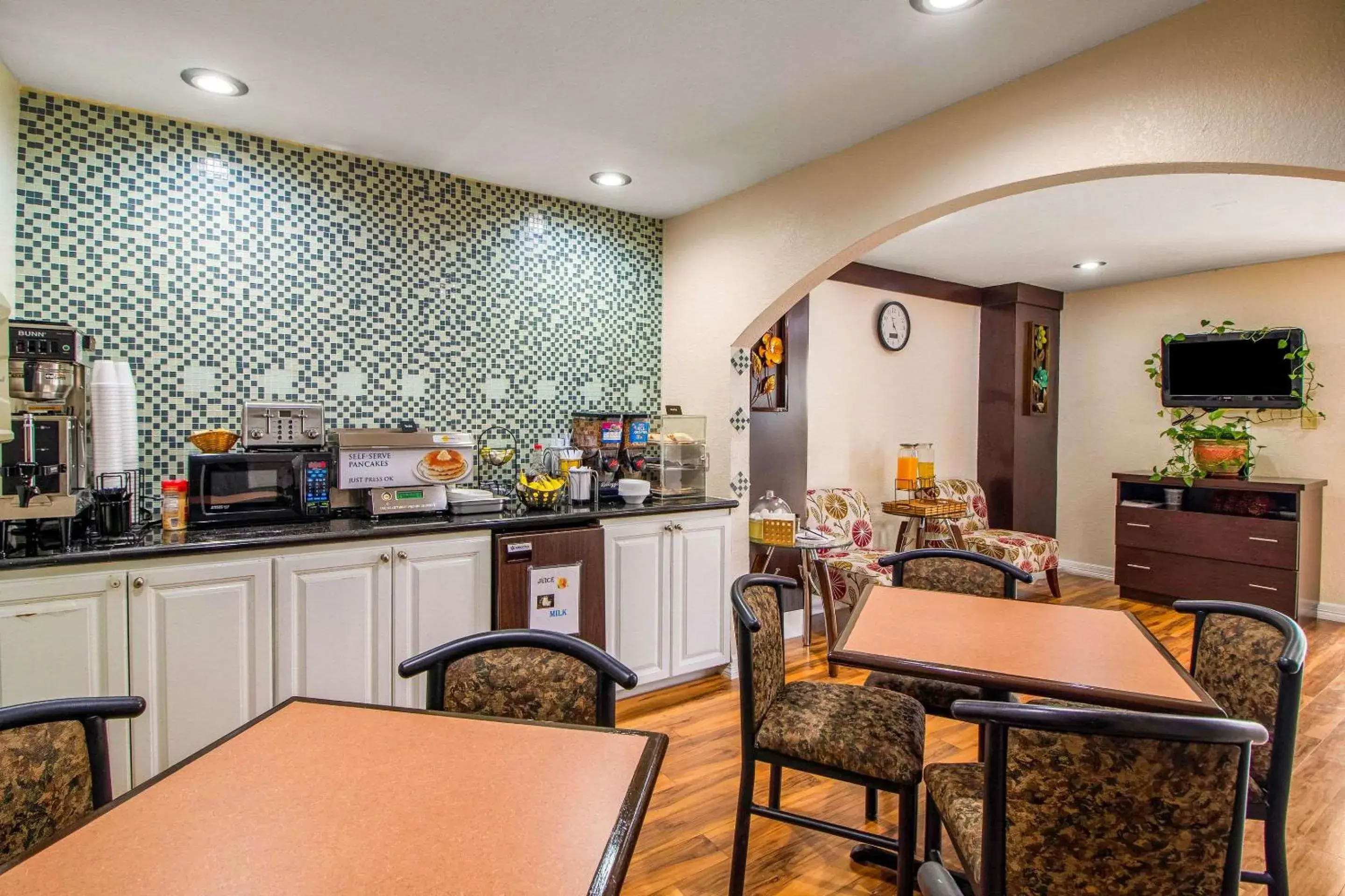 Restaurant/places to eat in Rodeway Inn & Suites Houston near Medical Center Restaurant/places to eat in Rodeway Inn & Suites Houston near Medical Center